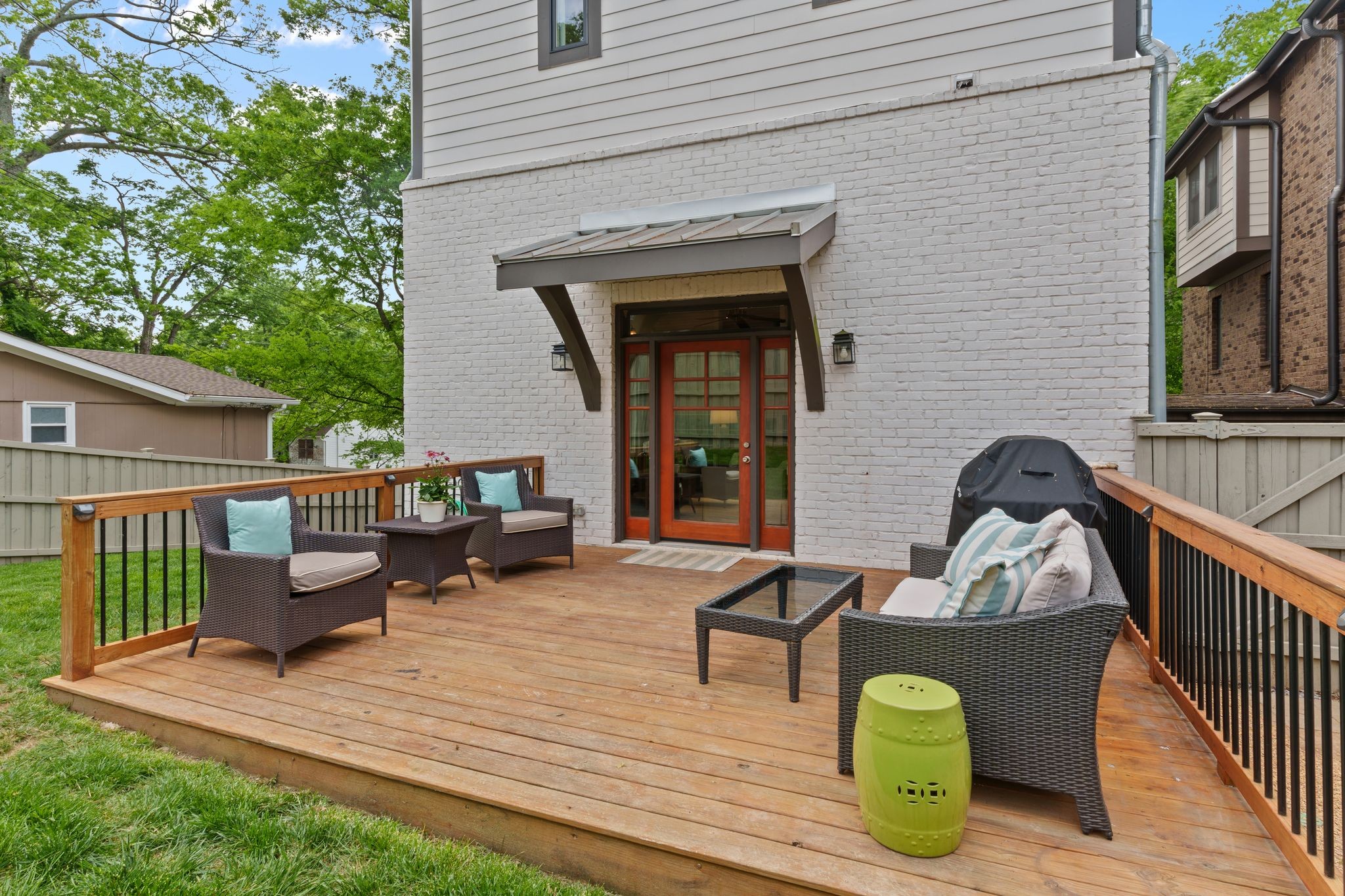 2402 Vaulx Ln