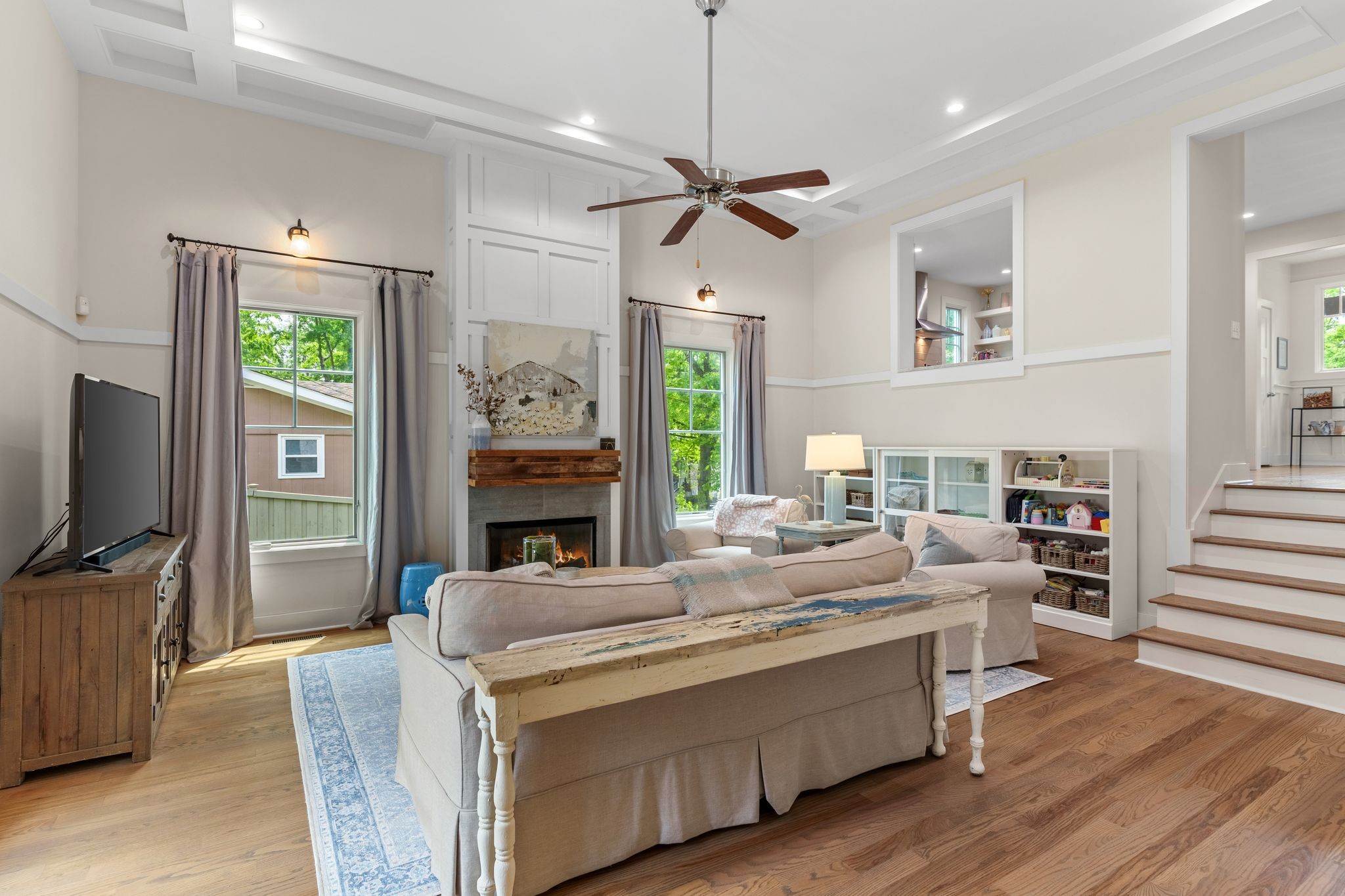 2402 Vaulx Ln