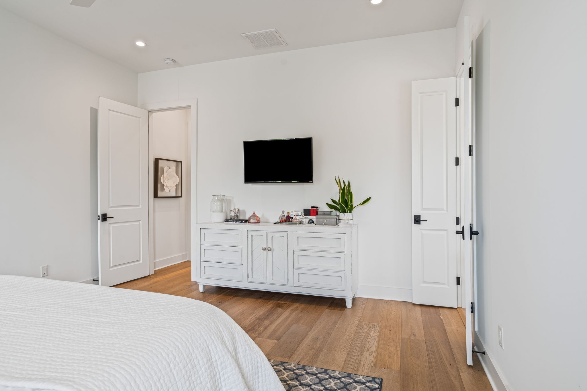 6412A Premier Dr