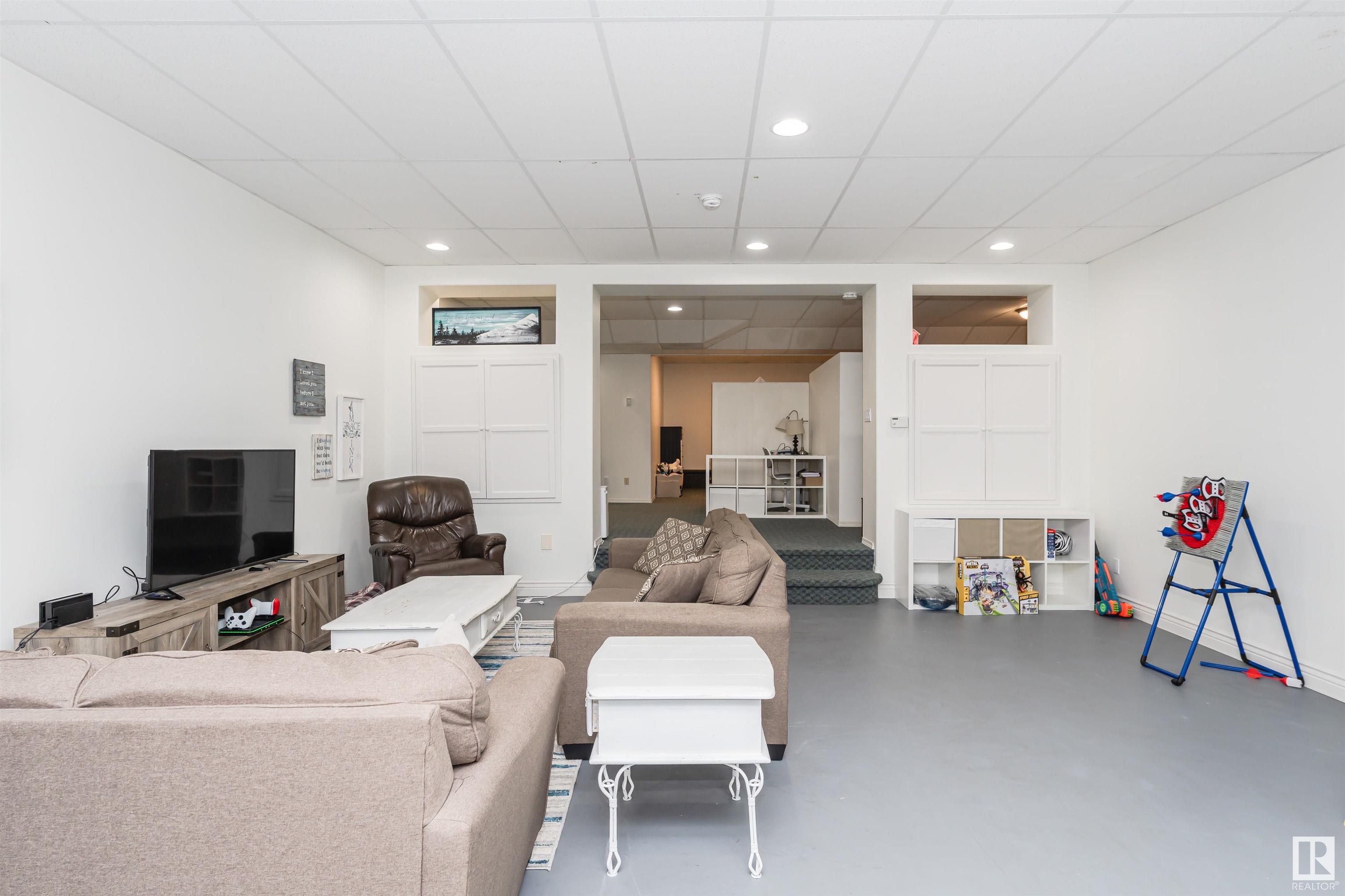 53 STURGEON RD