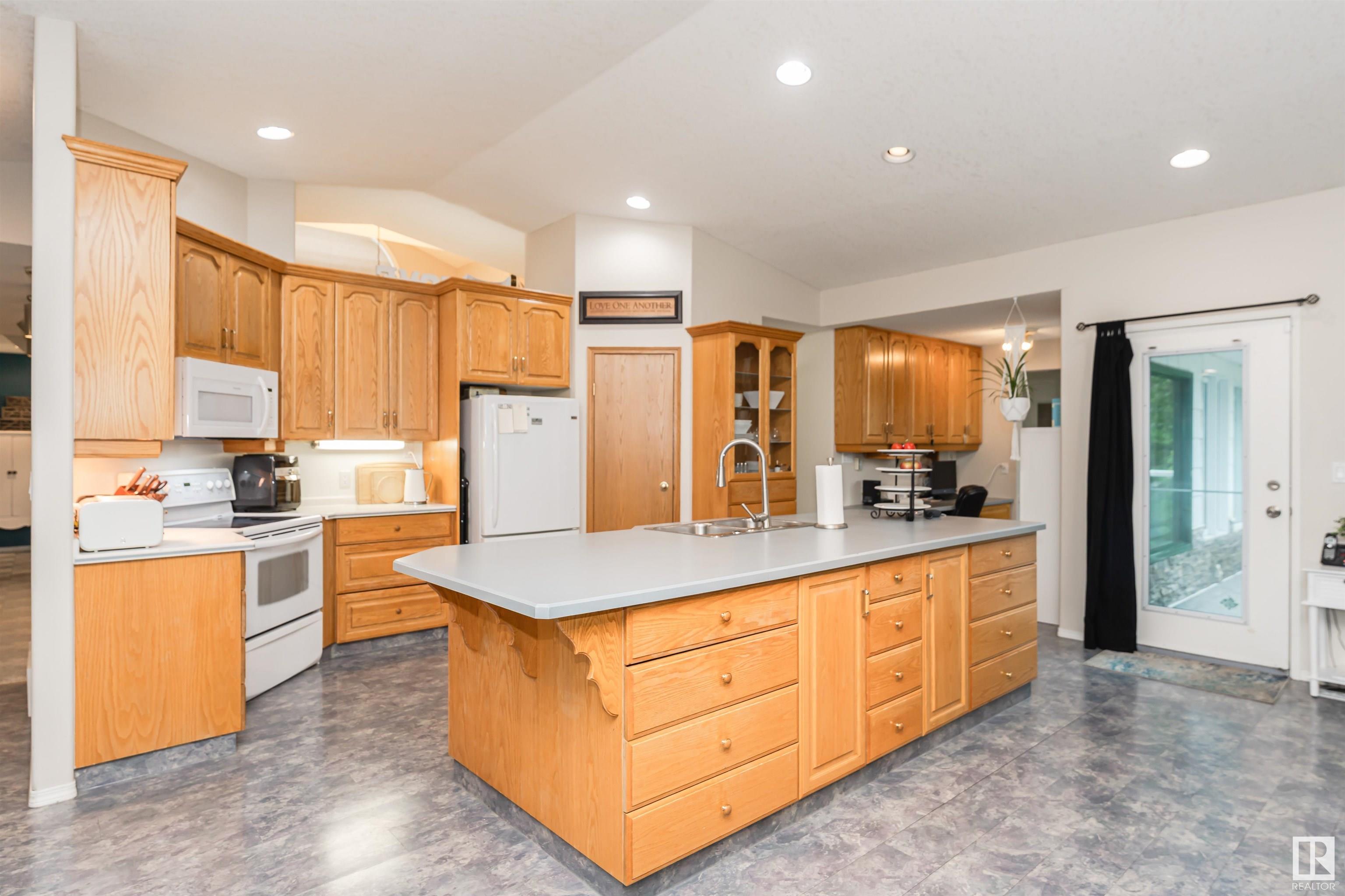 53 STURGEON RD