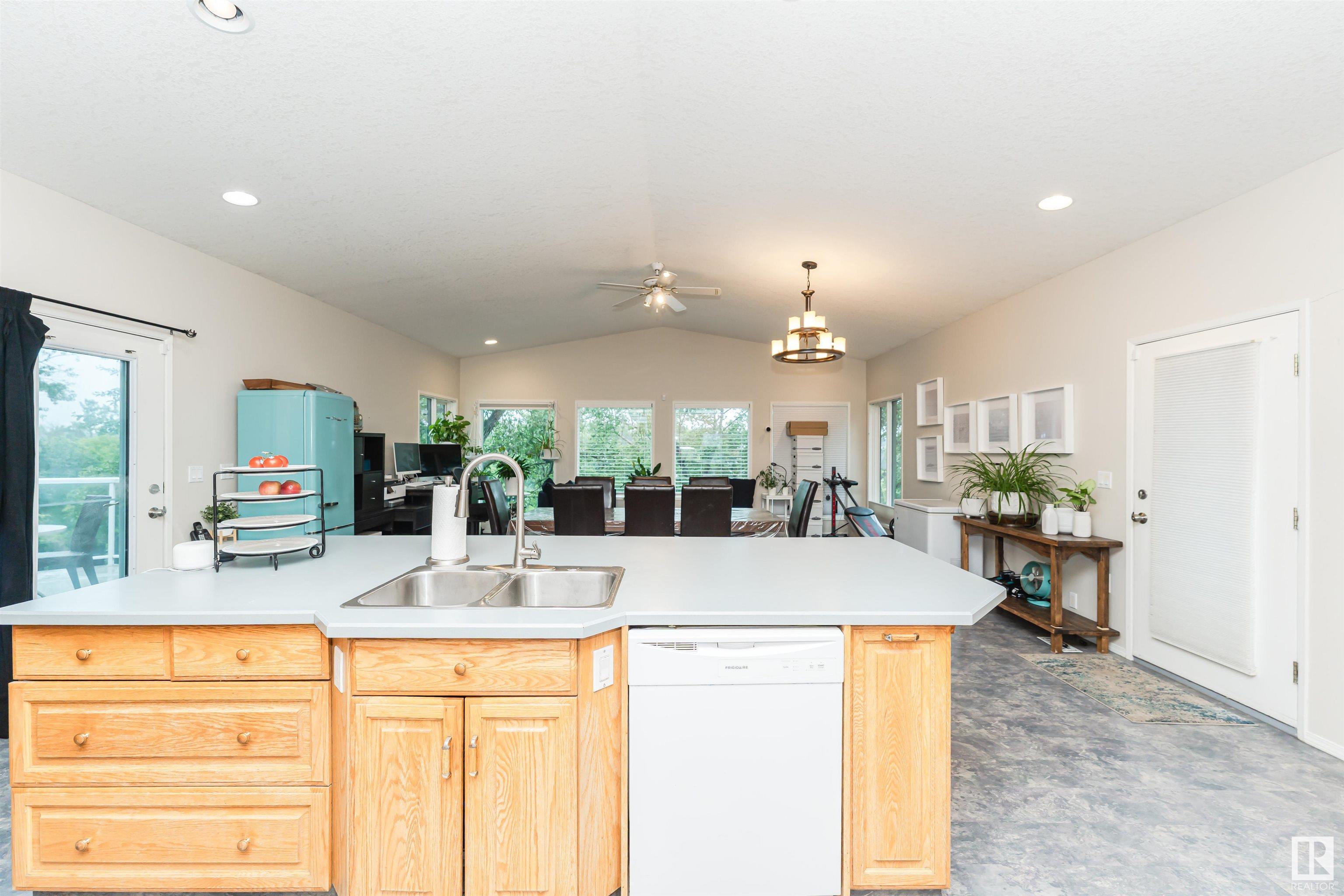 53 STURGEON RD