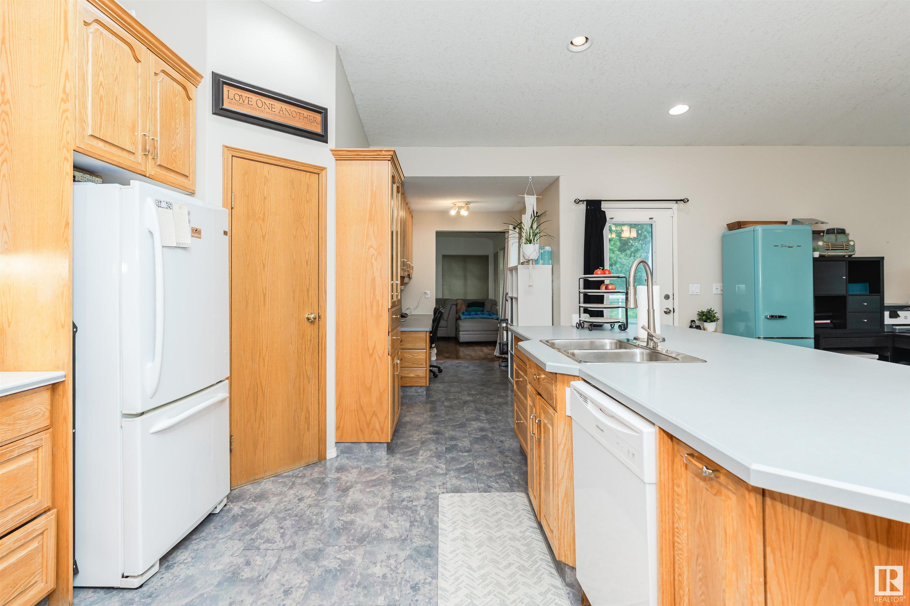 53 STURGEON RD