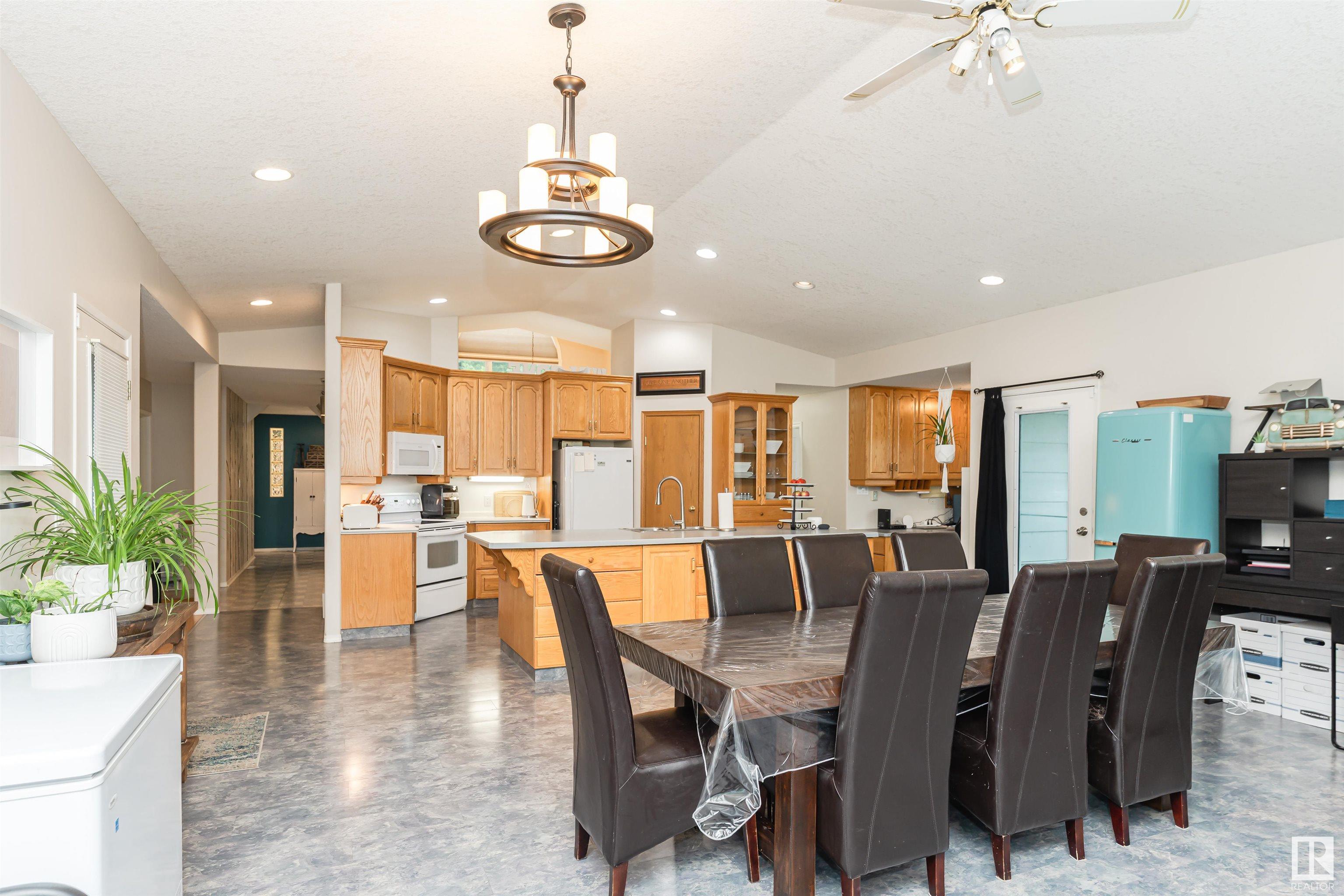 53 STURGEON RD