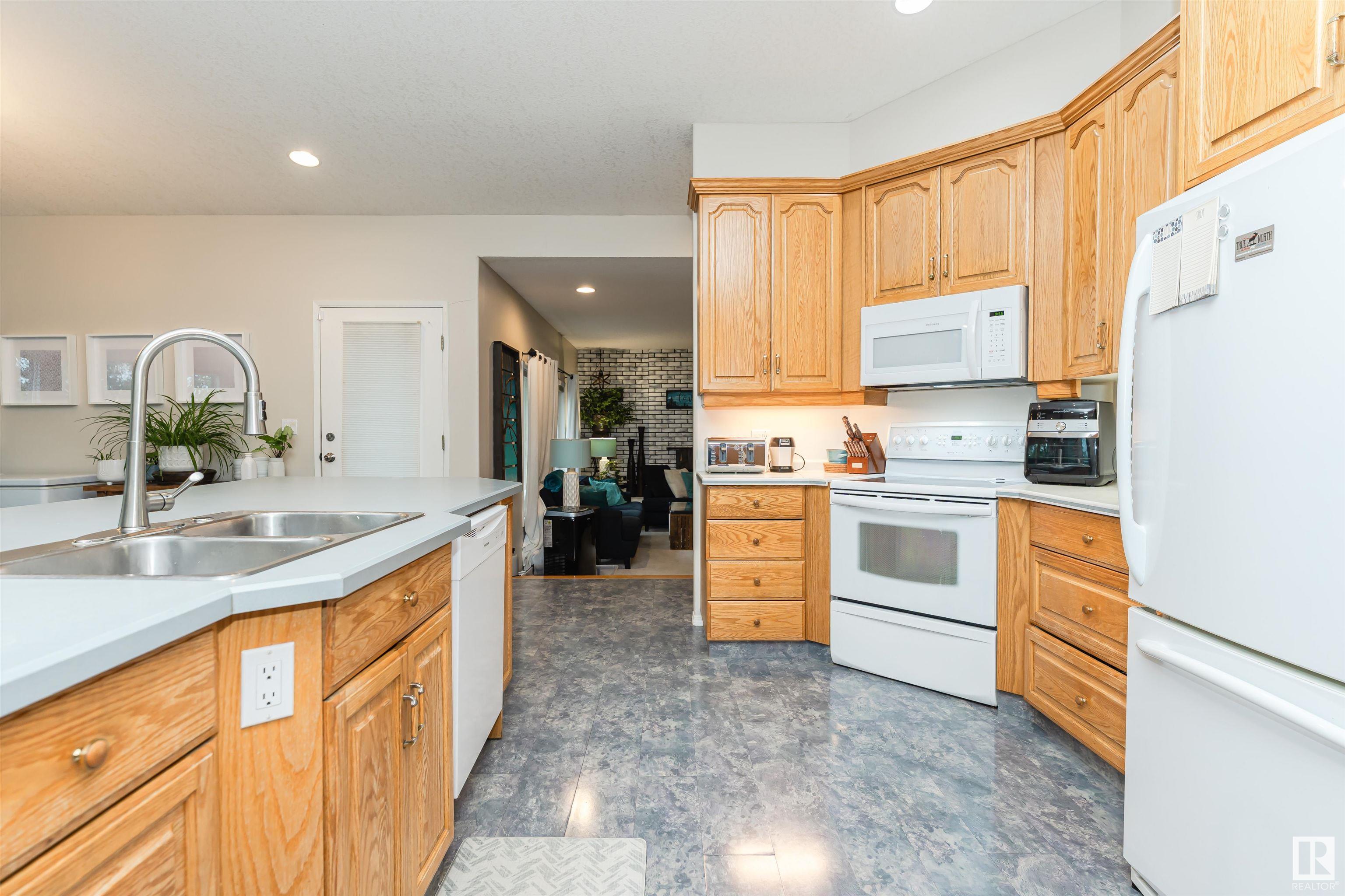 53 STURGEON RD