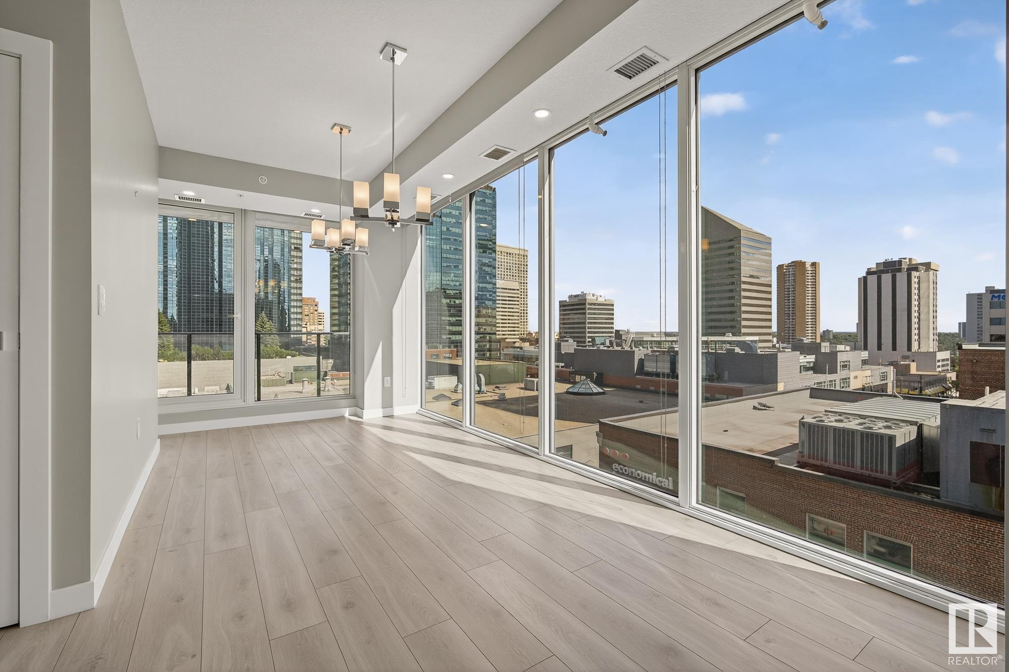#900 10180 103 ST NW