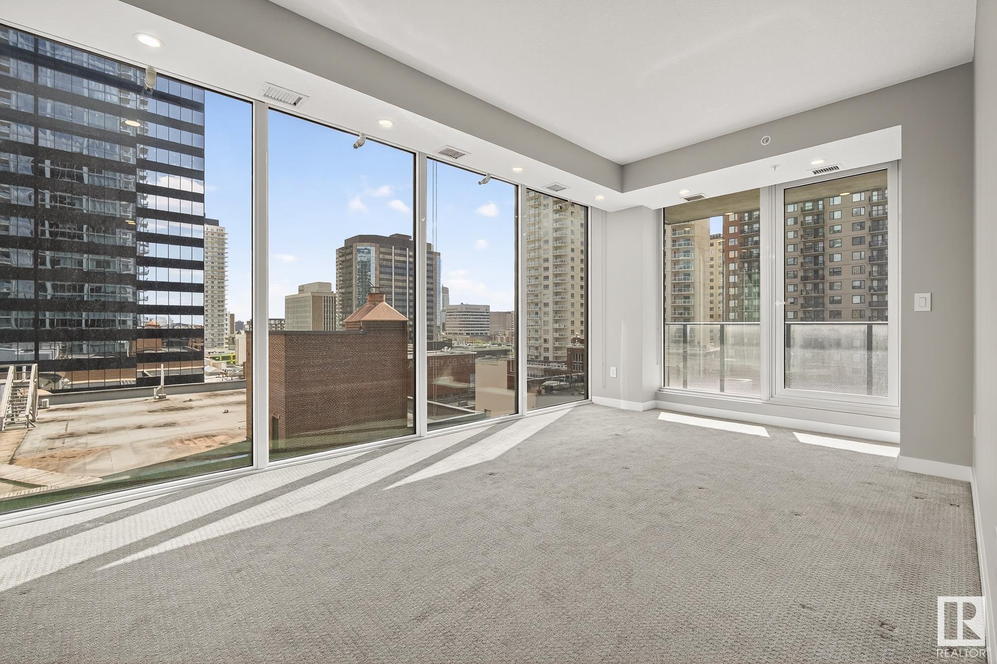 #900 10180 103 ST NW