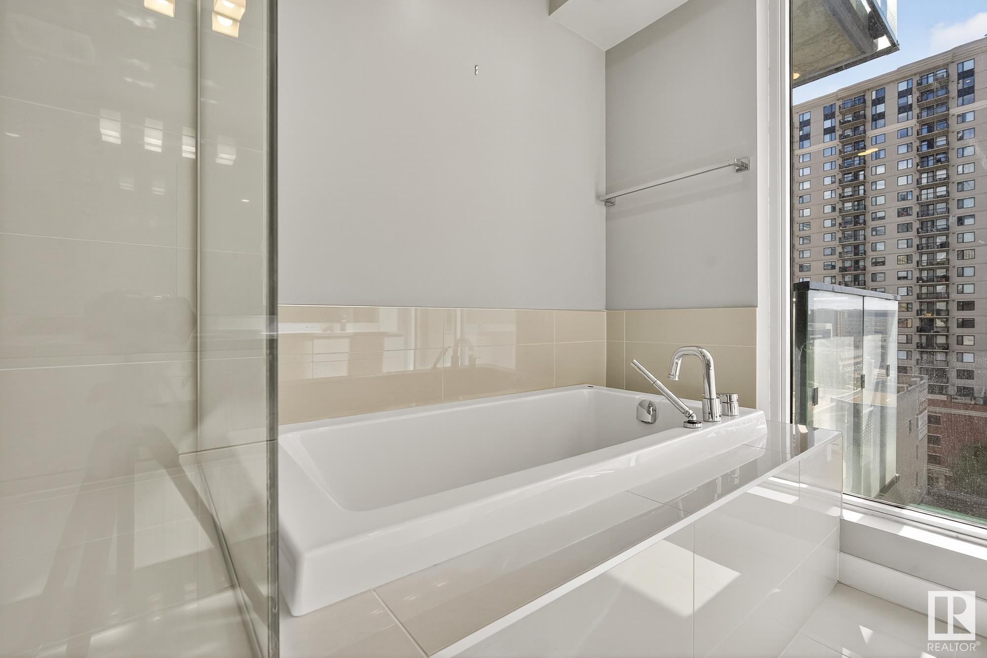 #900 10180 103 ST NW