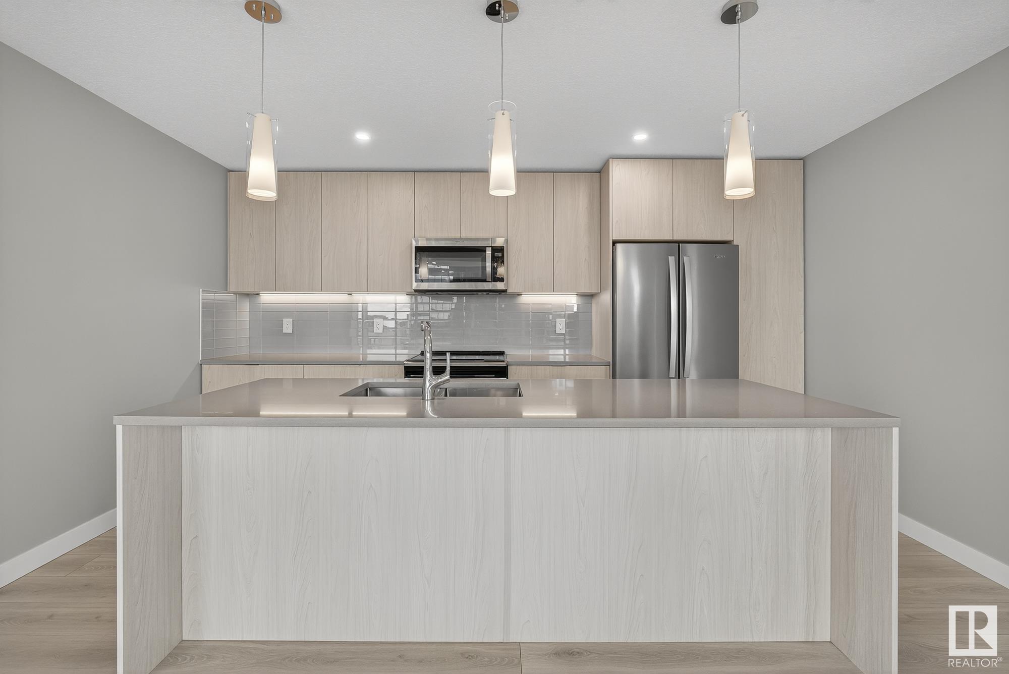 #900 10180 103 ST NW