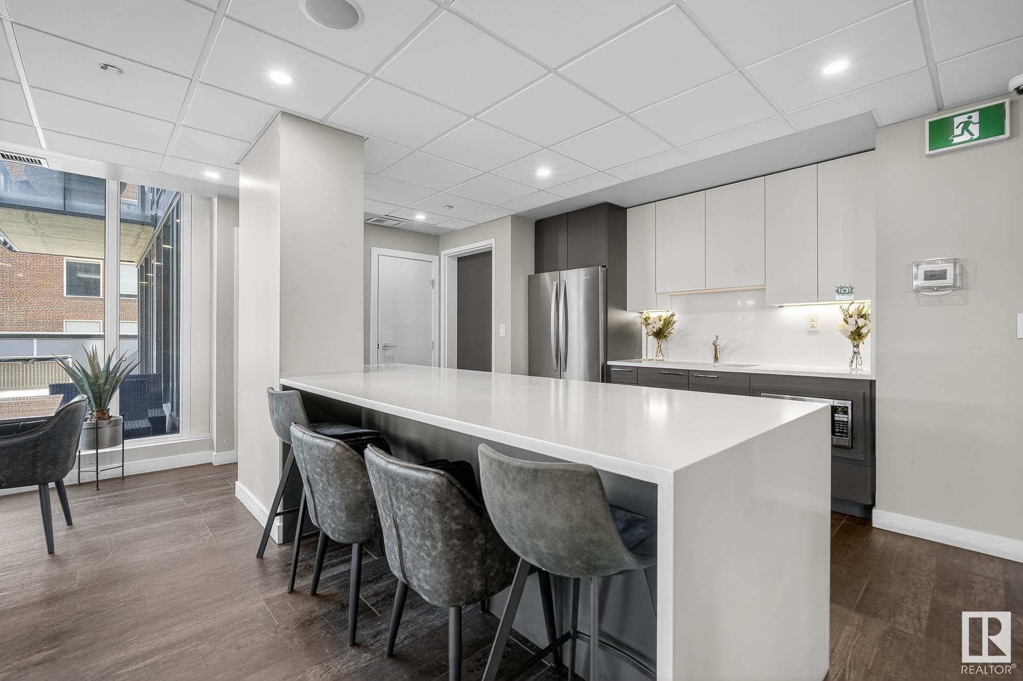 #900 10180 103 ST NW