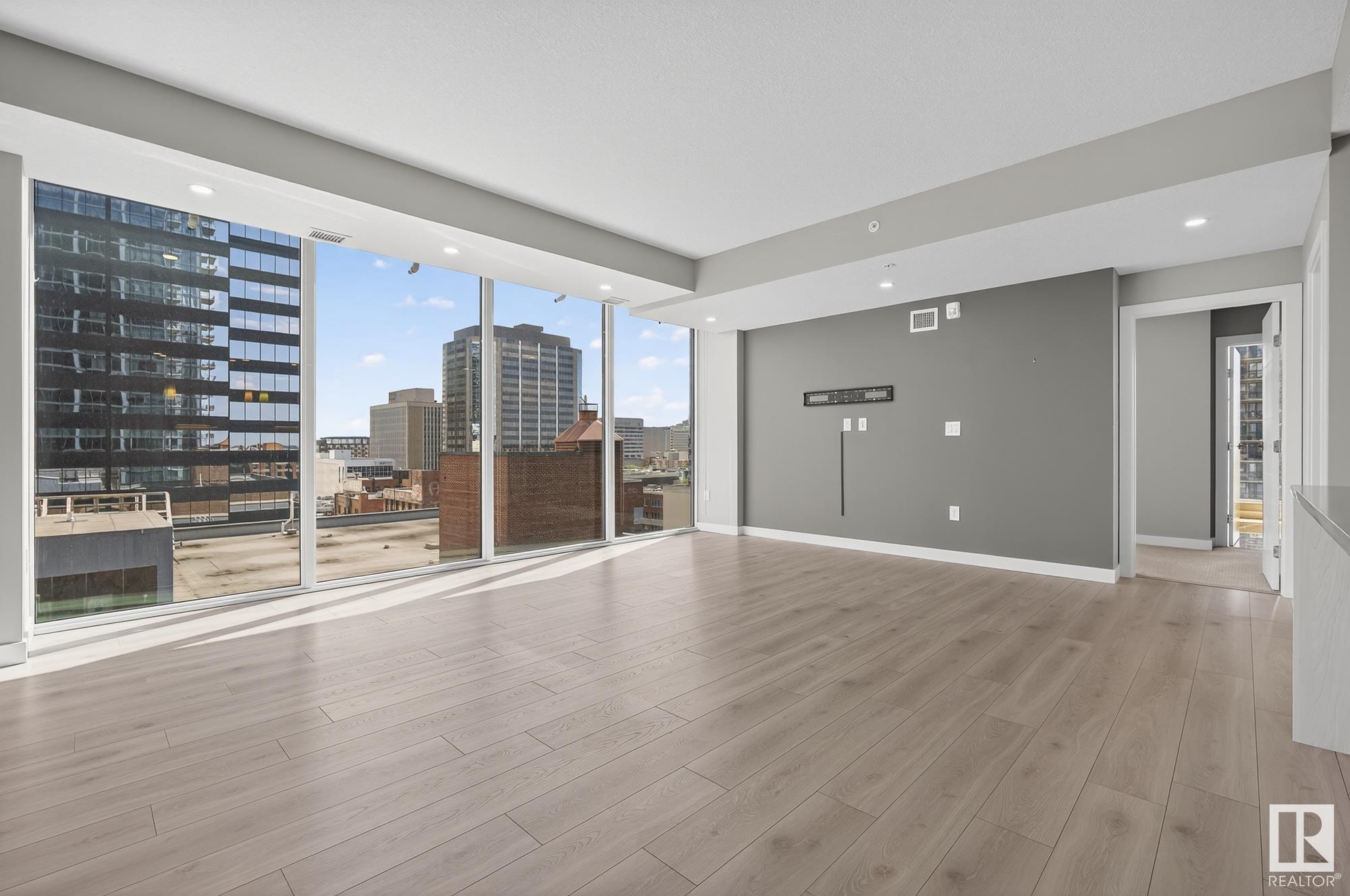 #900 10180 103 ST NW