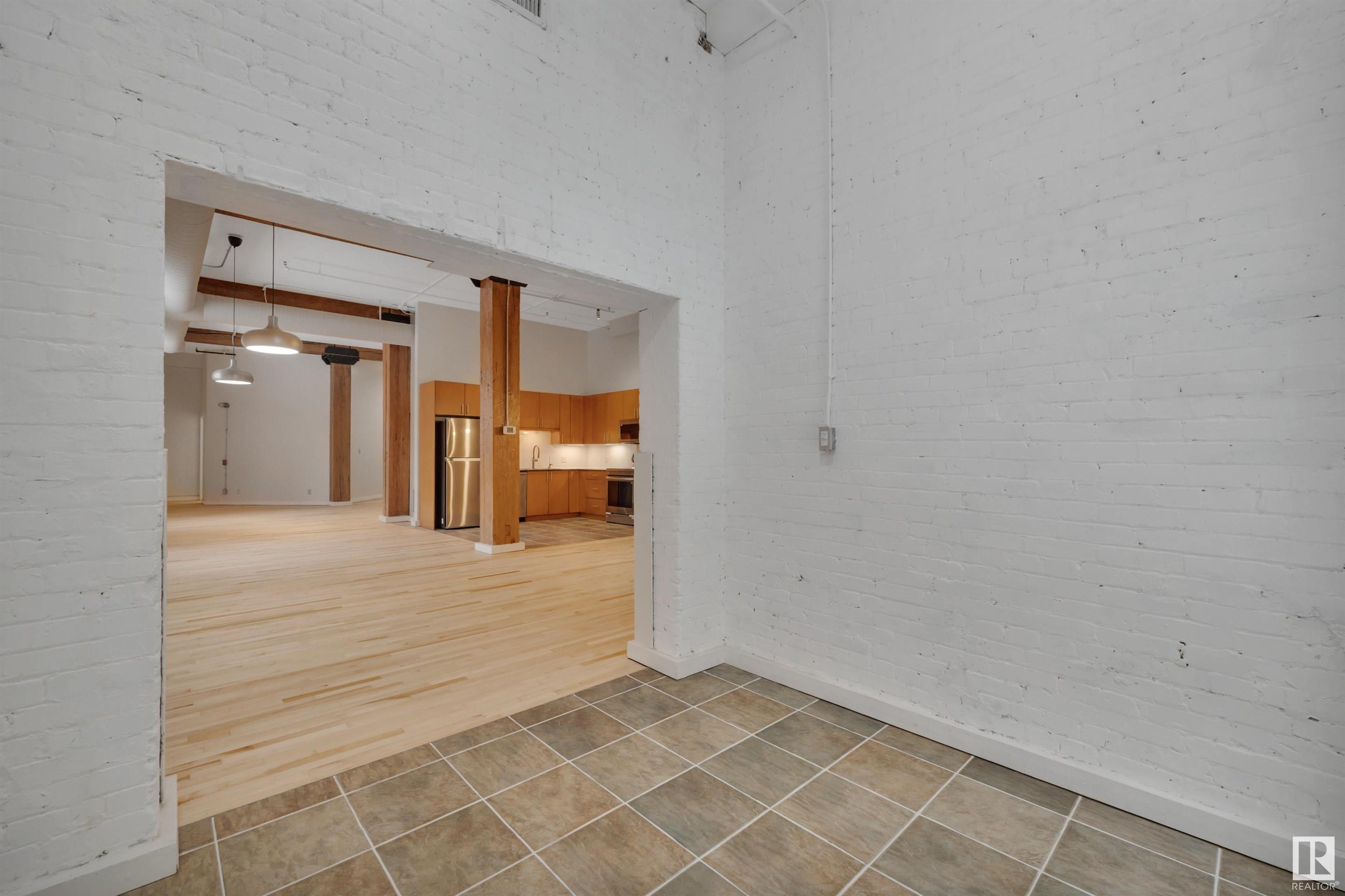 #102 10169 104 ST NW