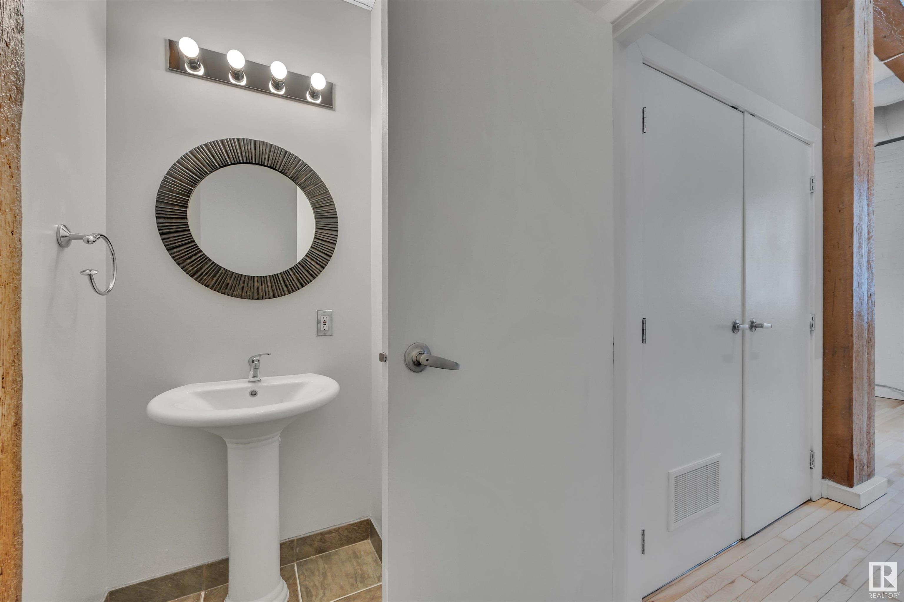#102 10169 104 ST NW
