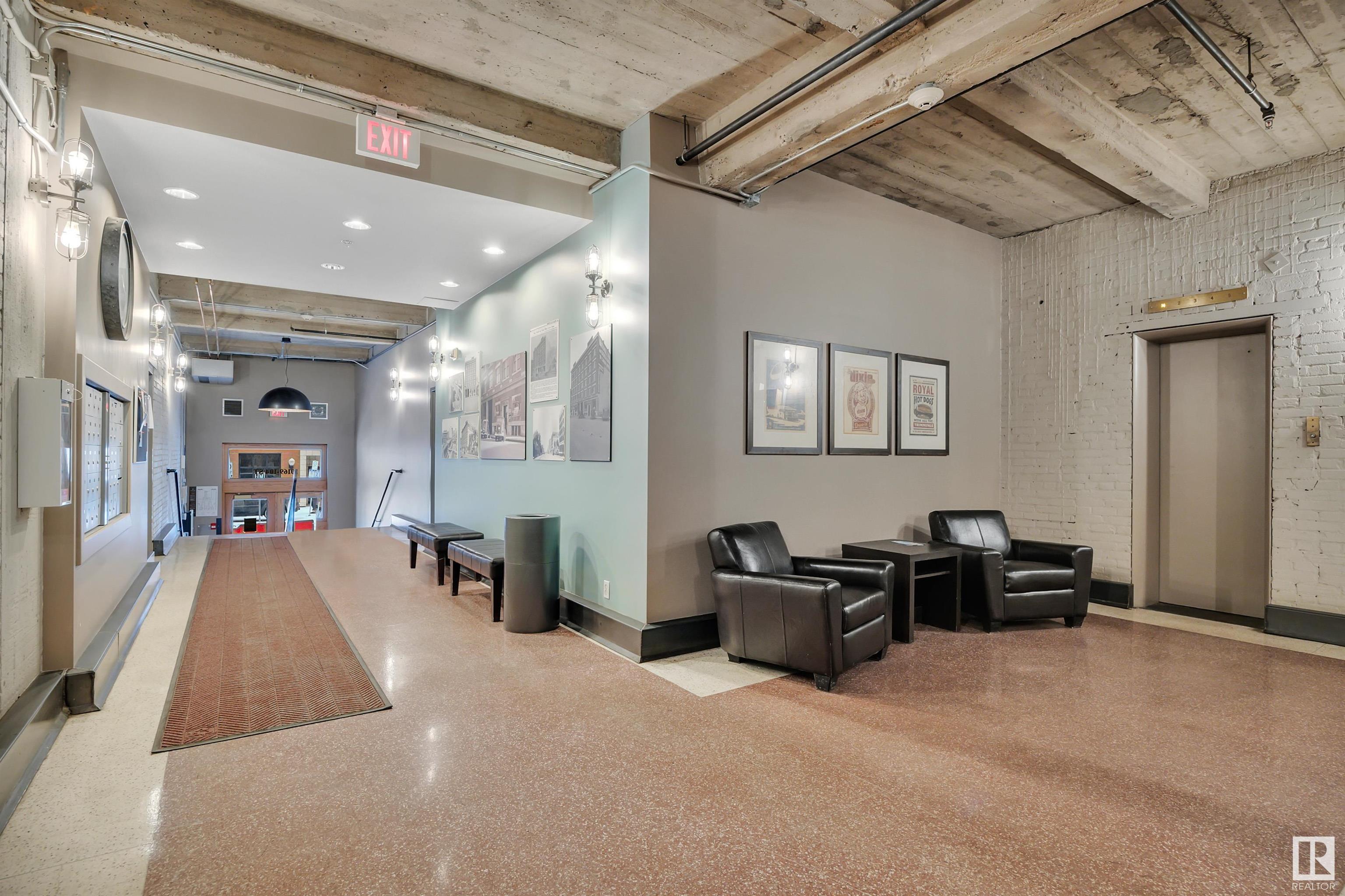 #102 10169 104 ST NW