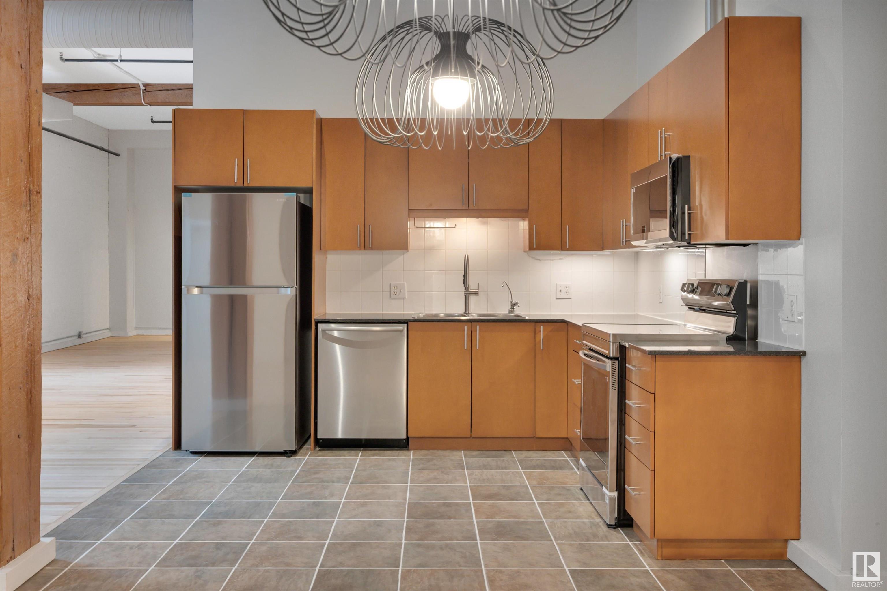 #102 10169 104 ST NW