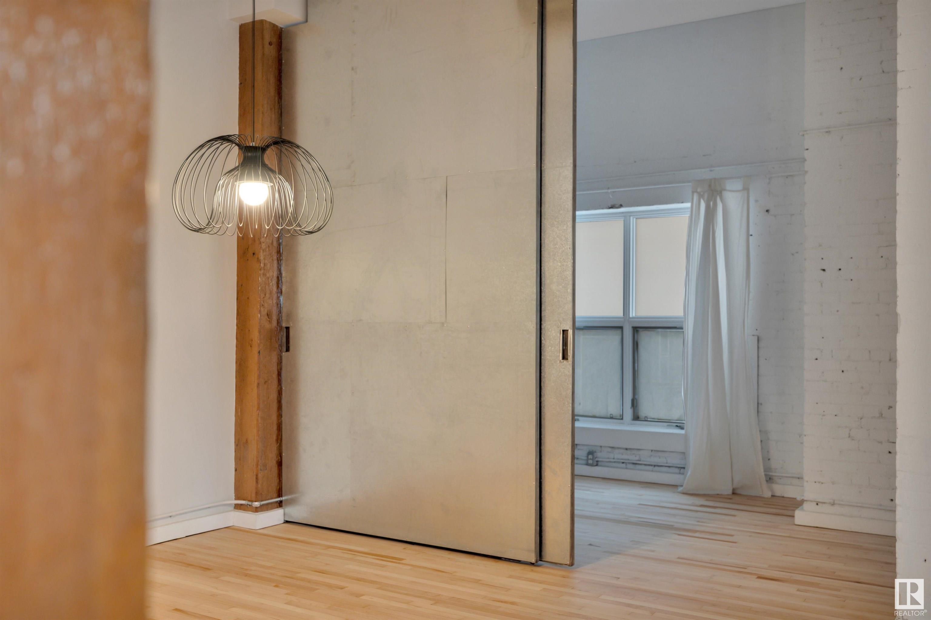 #102 10169 104 ST NW