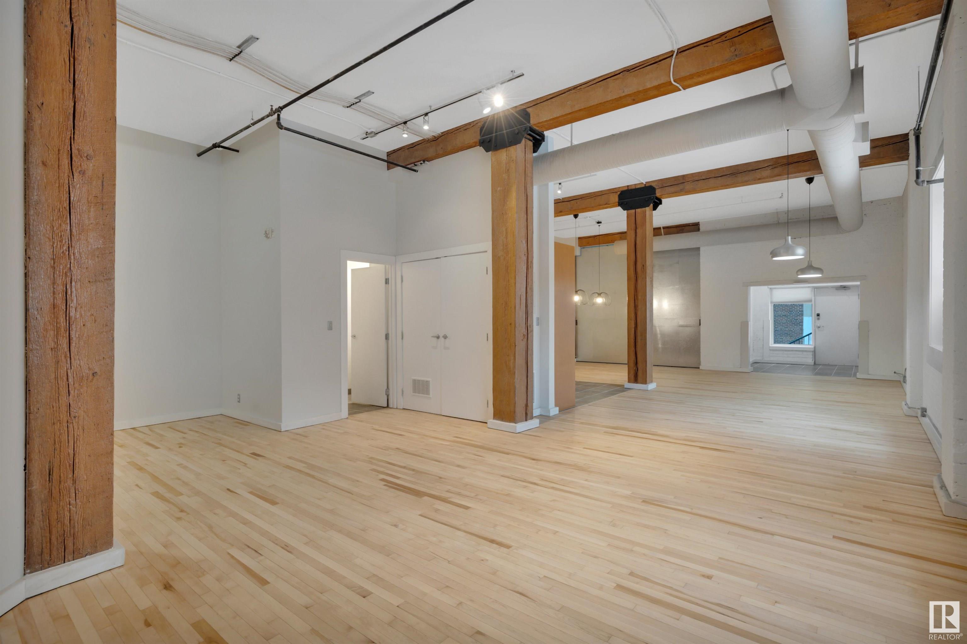 #102 10169 104 ST NW