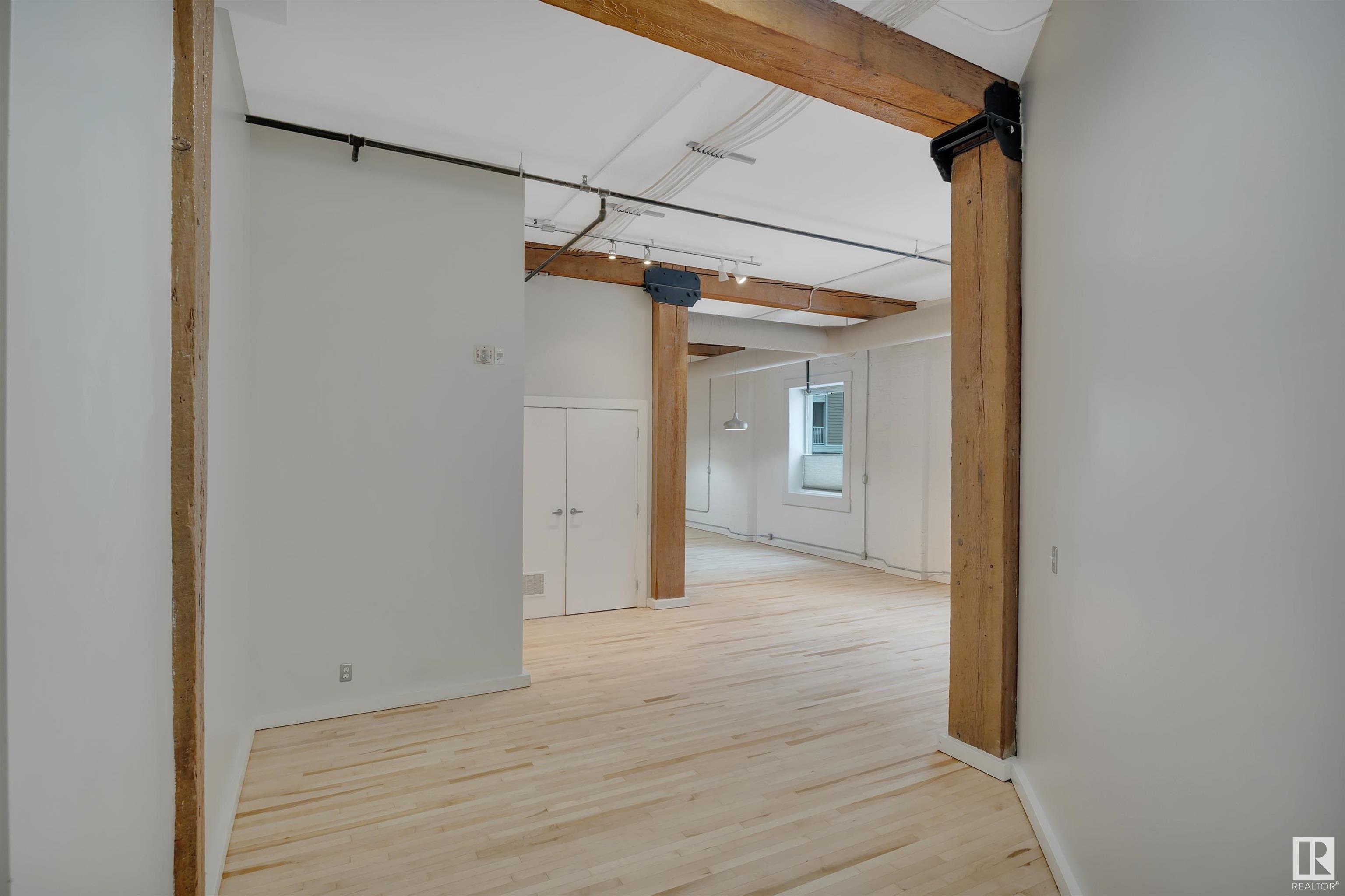 #102 10169 104 ST NW