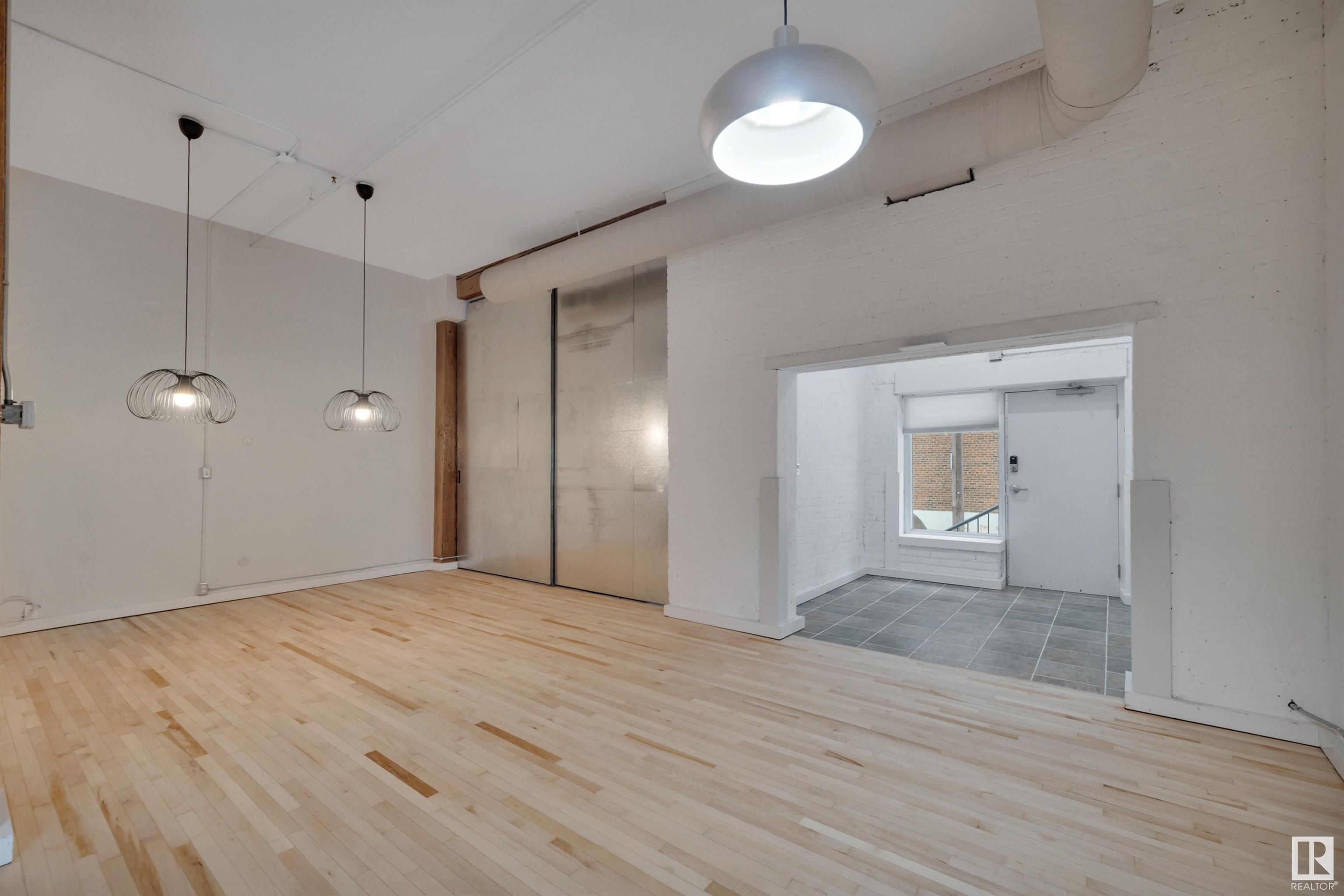 #102 10169 104 ST NW