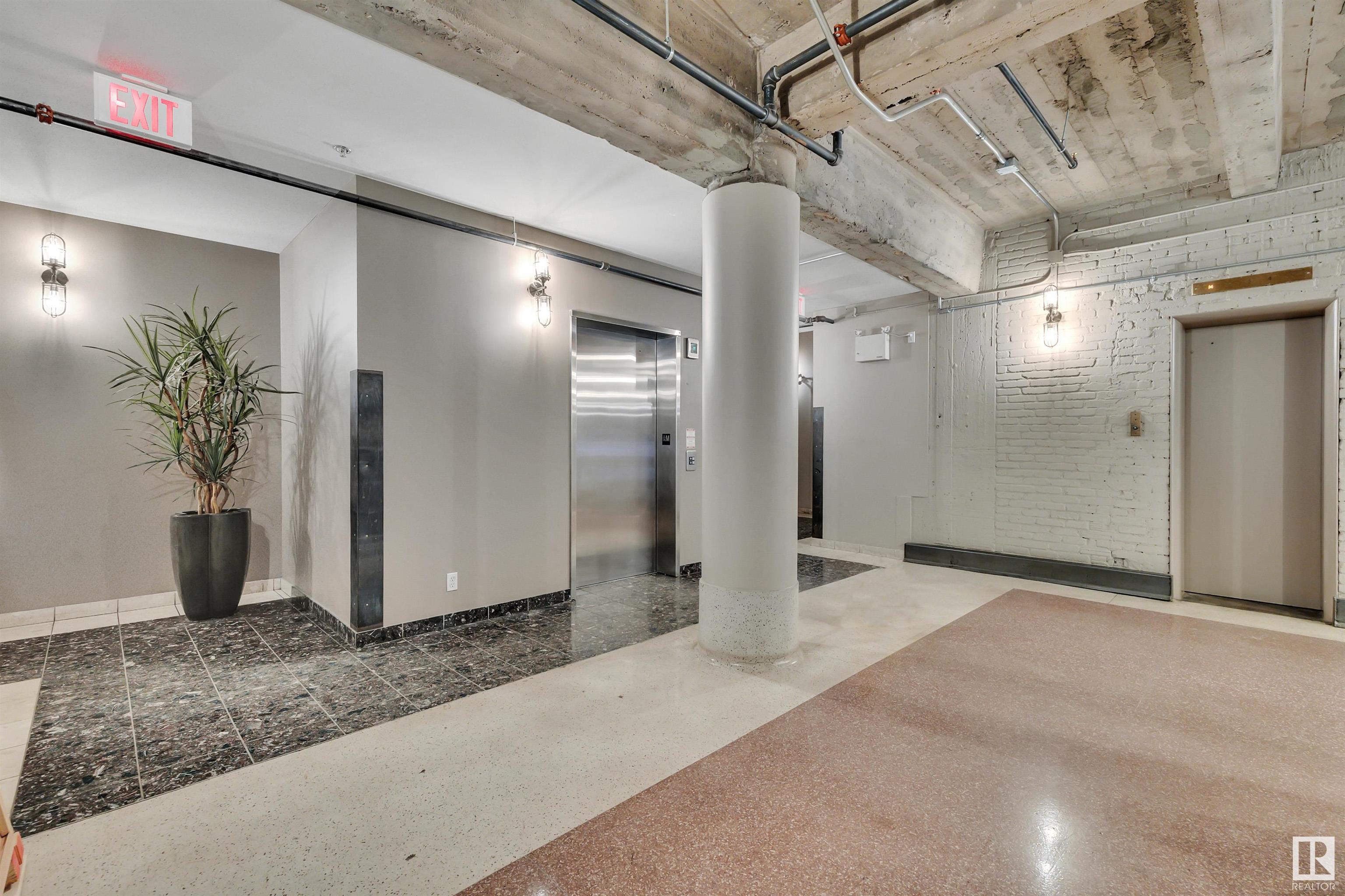 #102 10169 104 ST NW