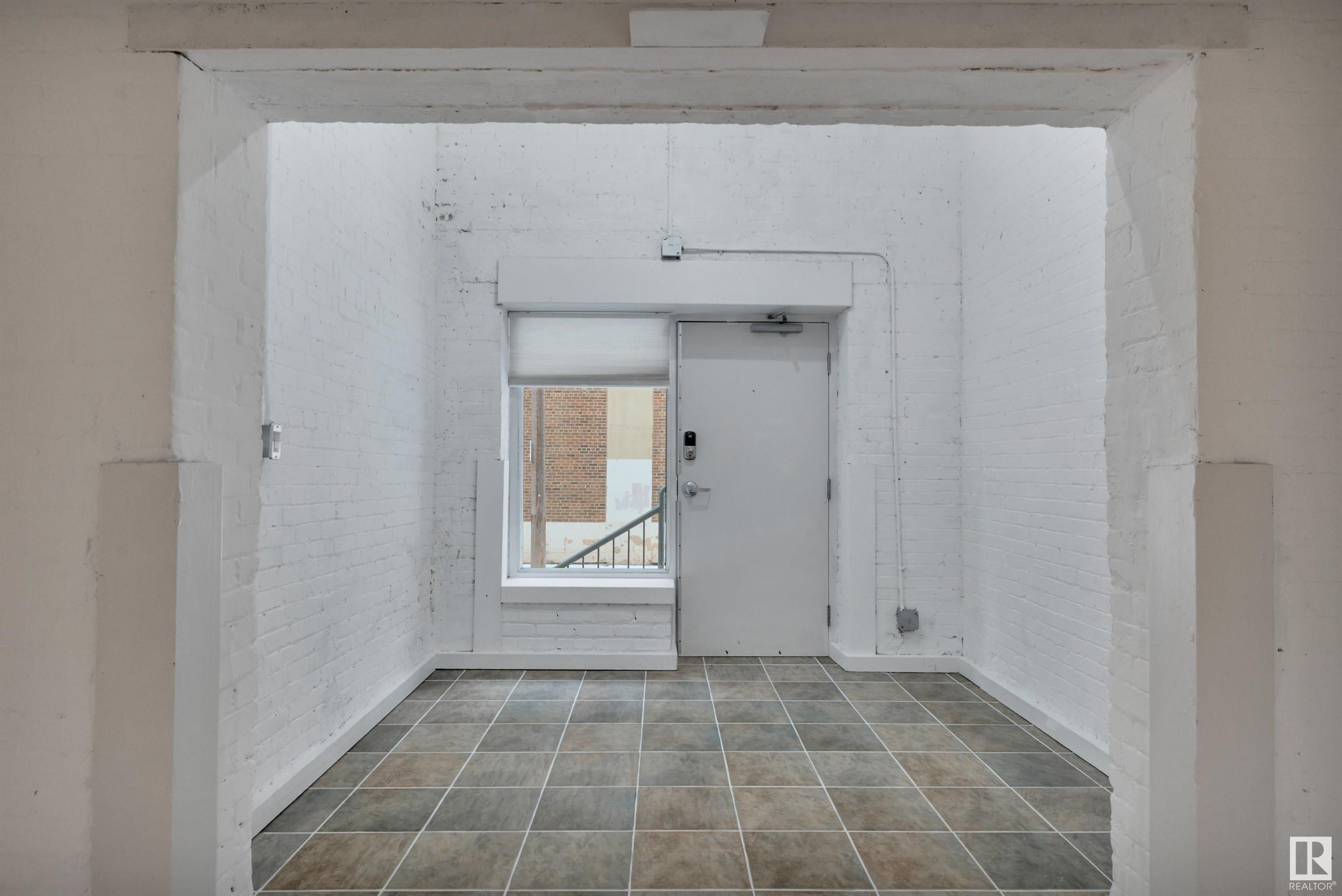 #102 10169 104 ST NW