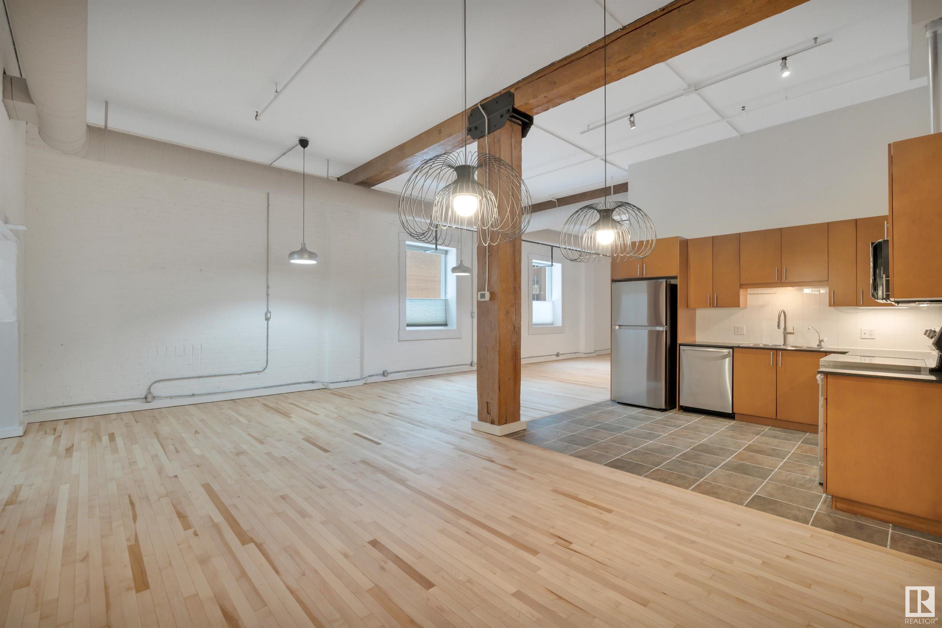 #102 10169 104 ST NW