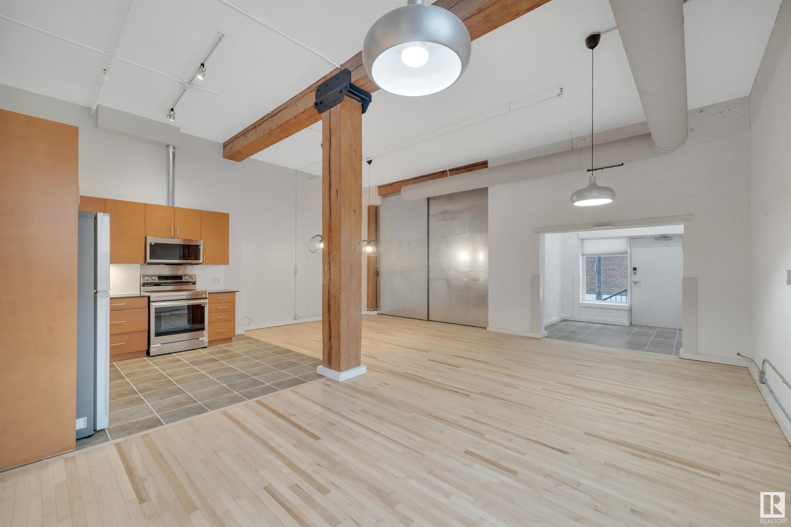 #102 10169 104 ST NW