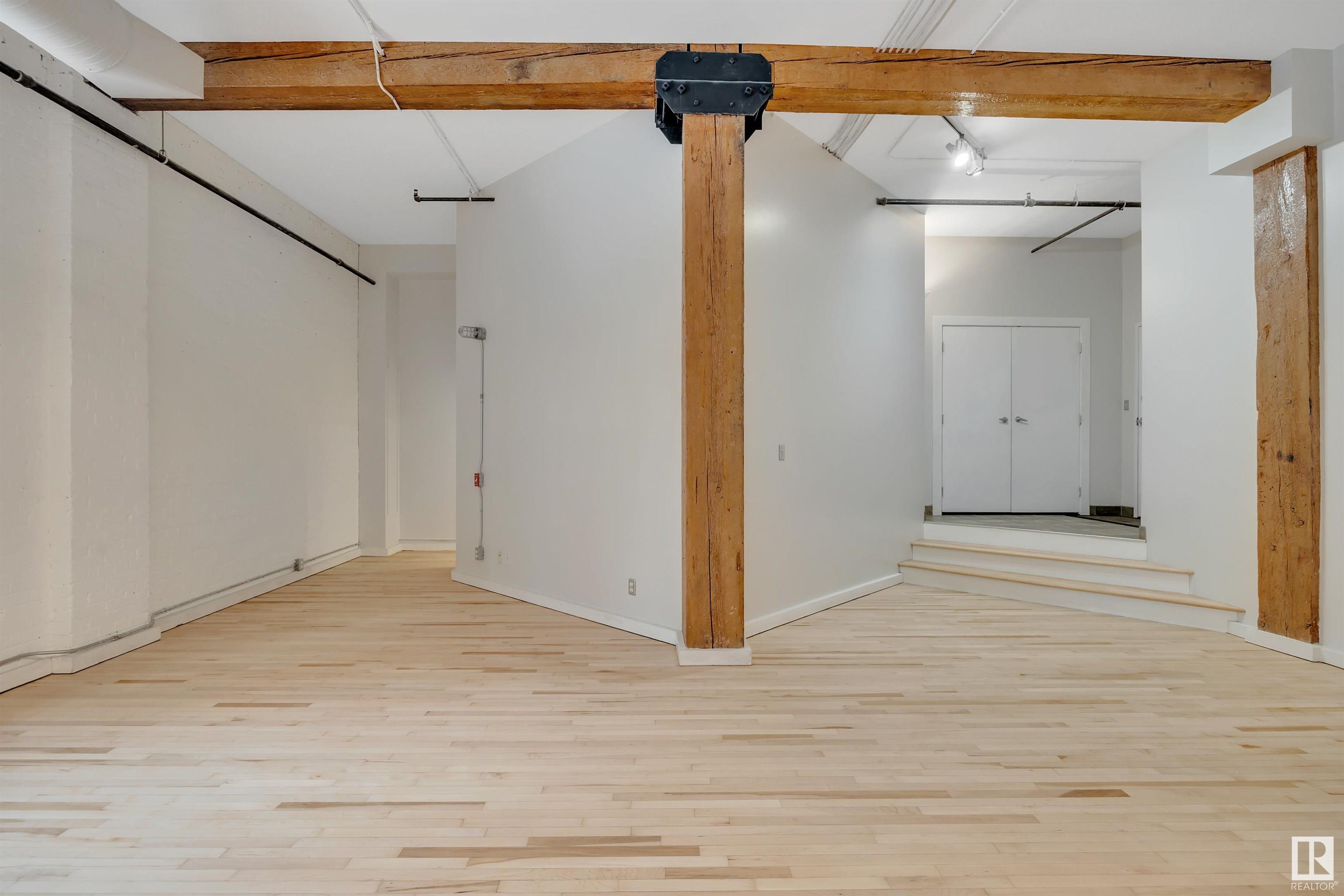 #102 10169 104 ST NW