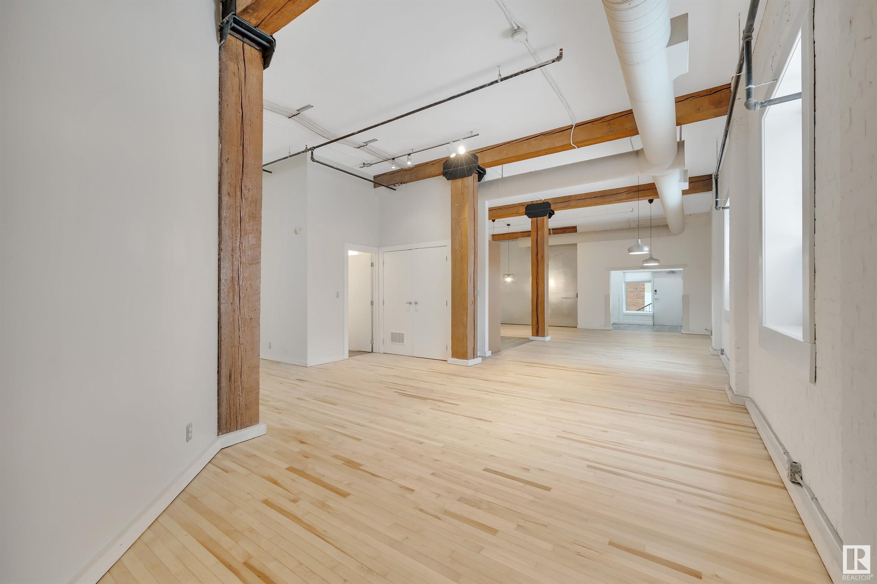 #102 10169 104 ST NW