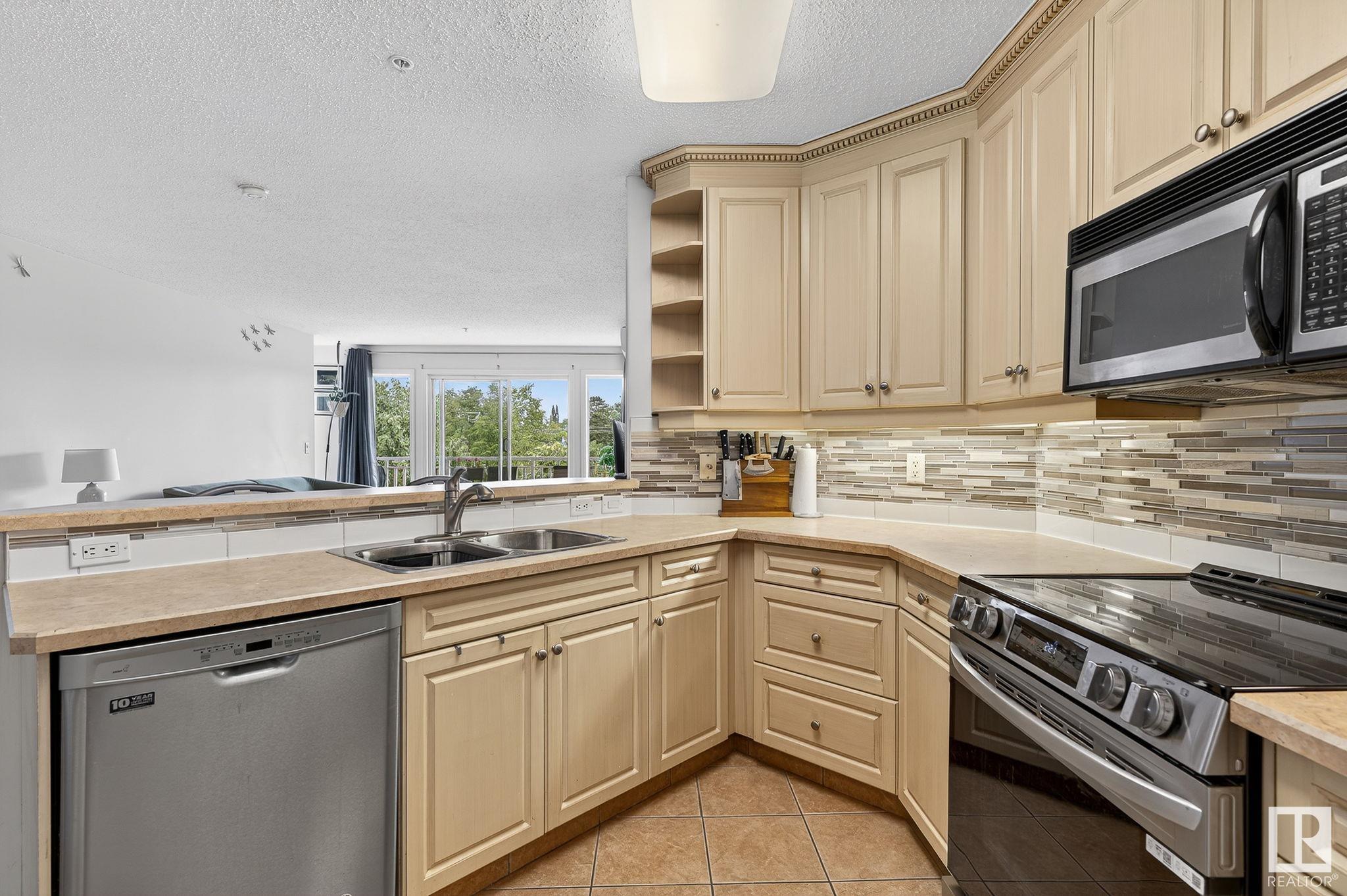 #410 10951 124 ST NW