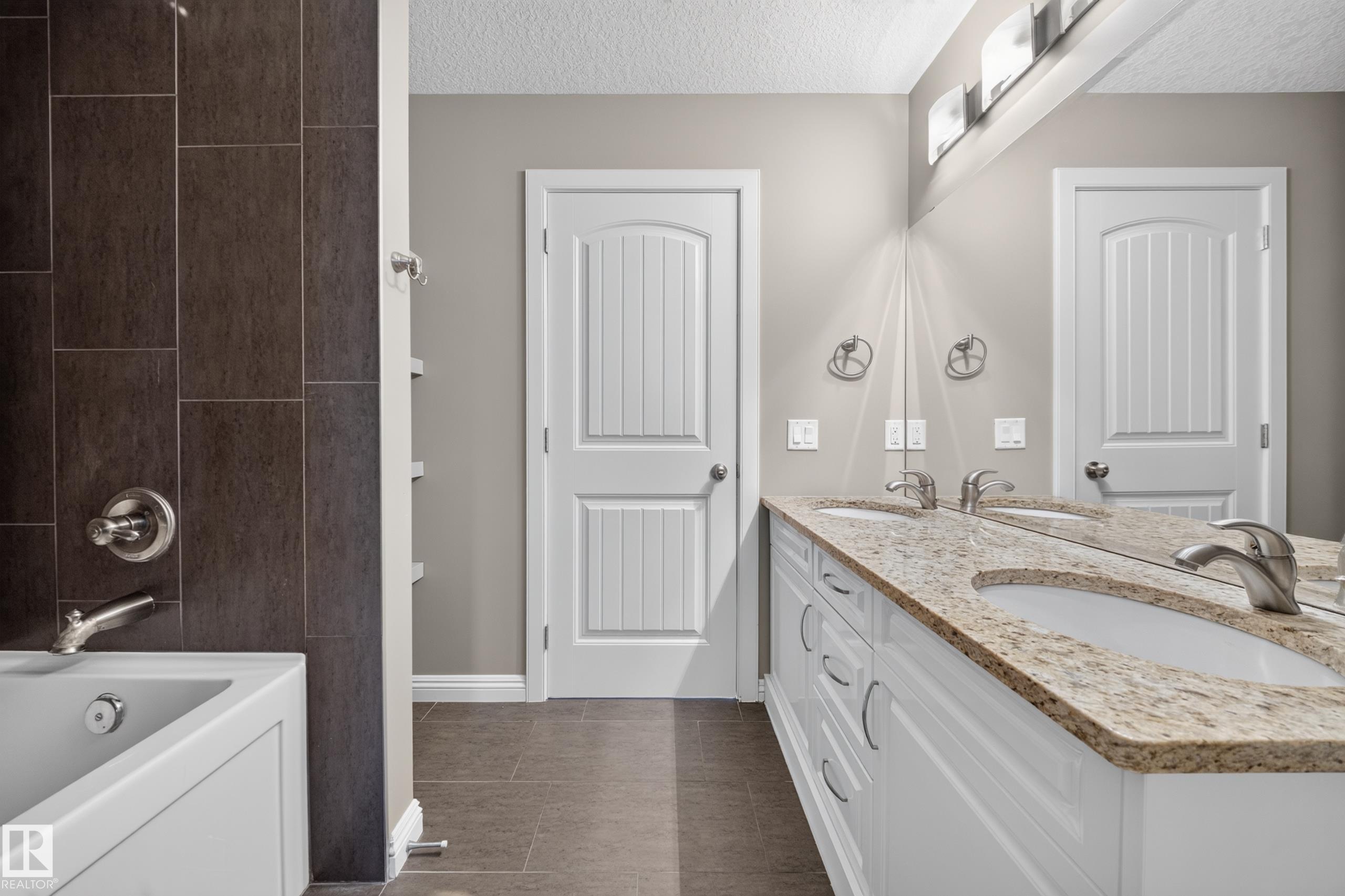 2273 WARRY LO SW