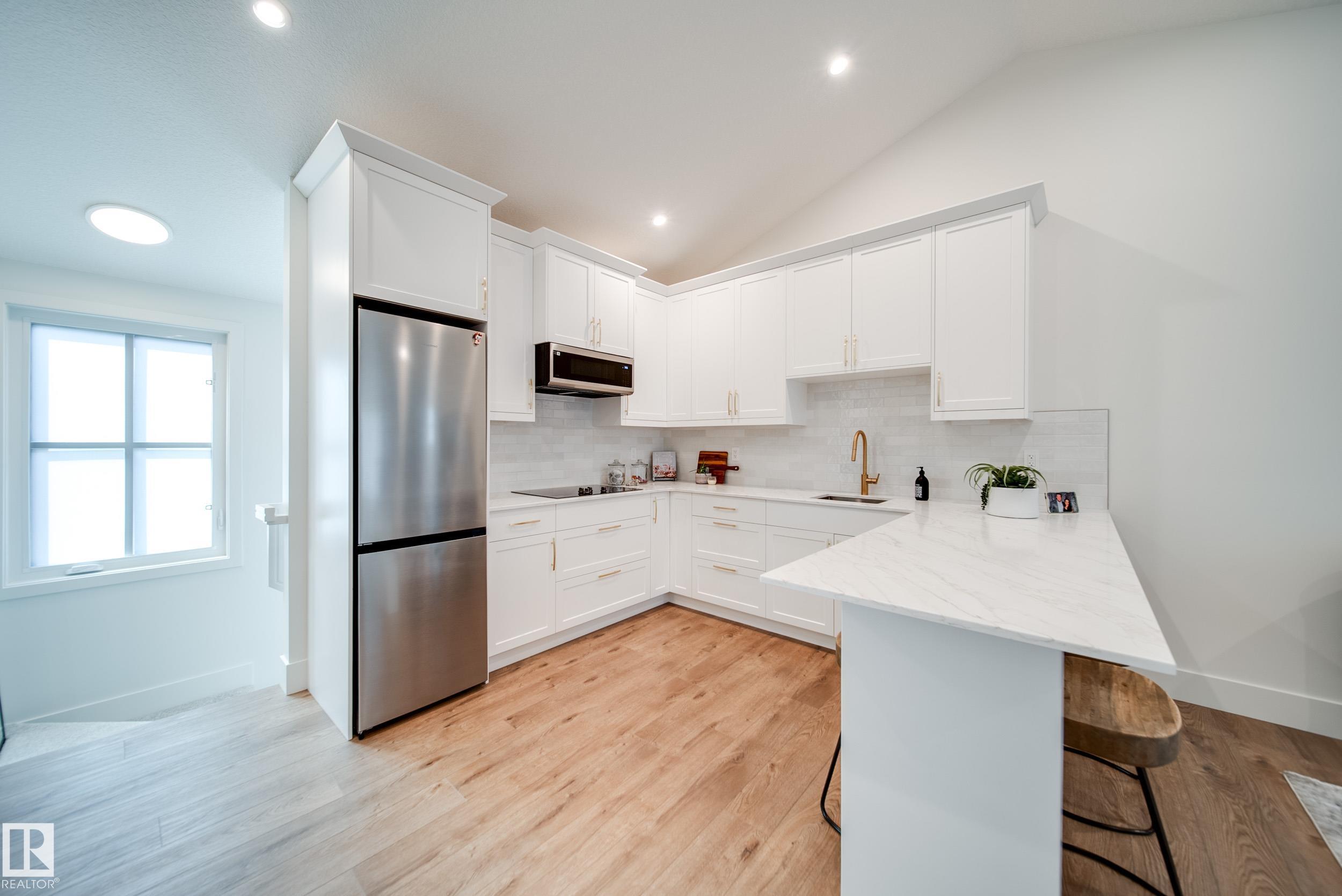 9135 141 ST NW