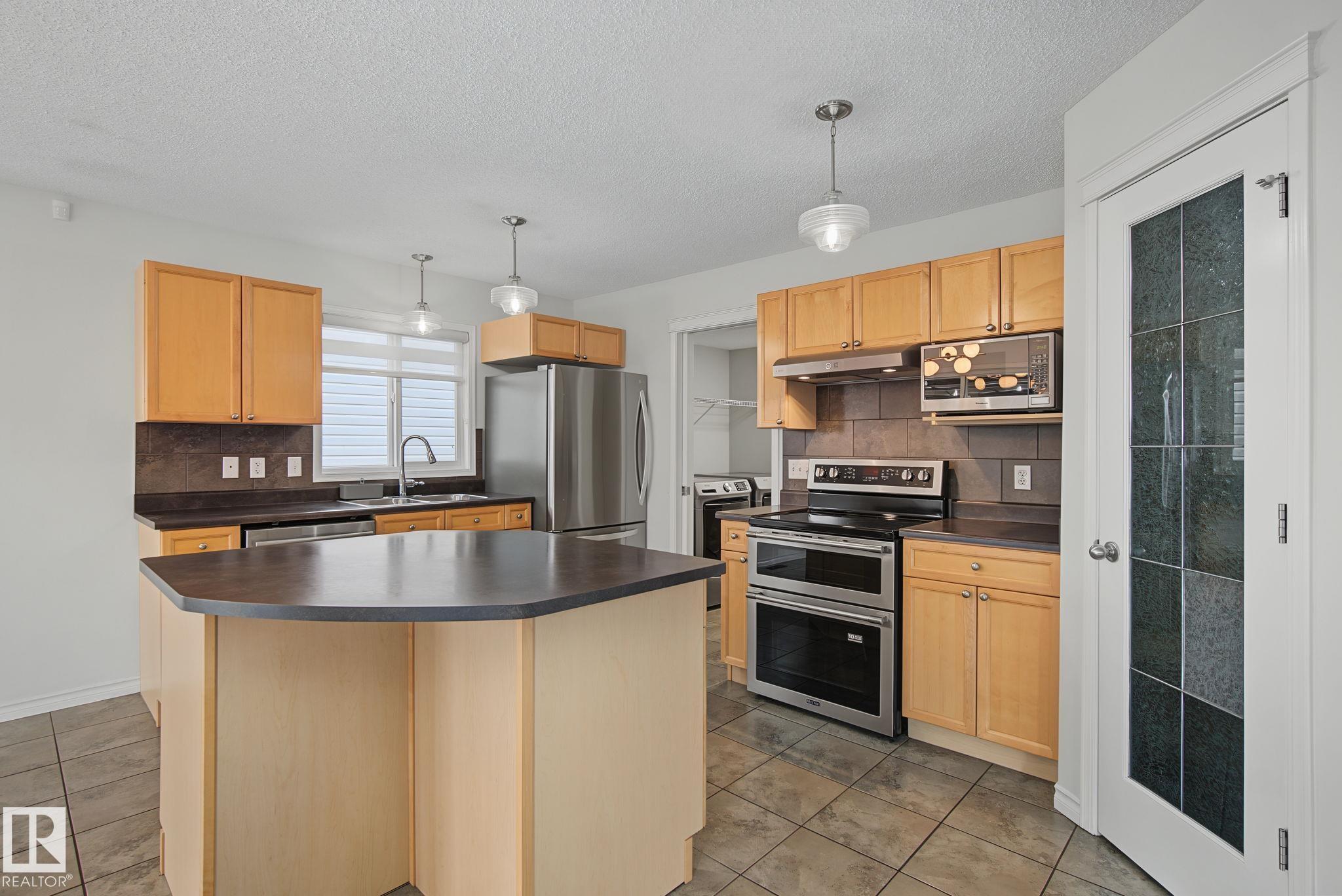 616 61 ST SW
