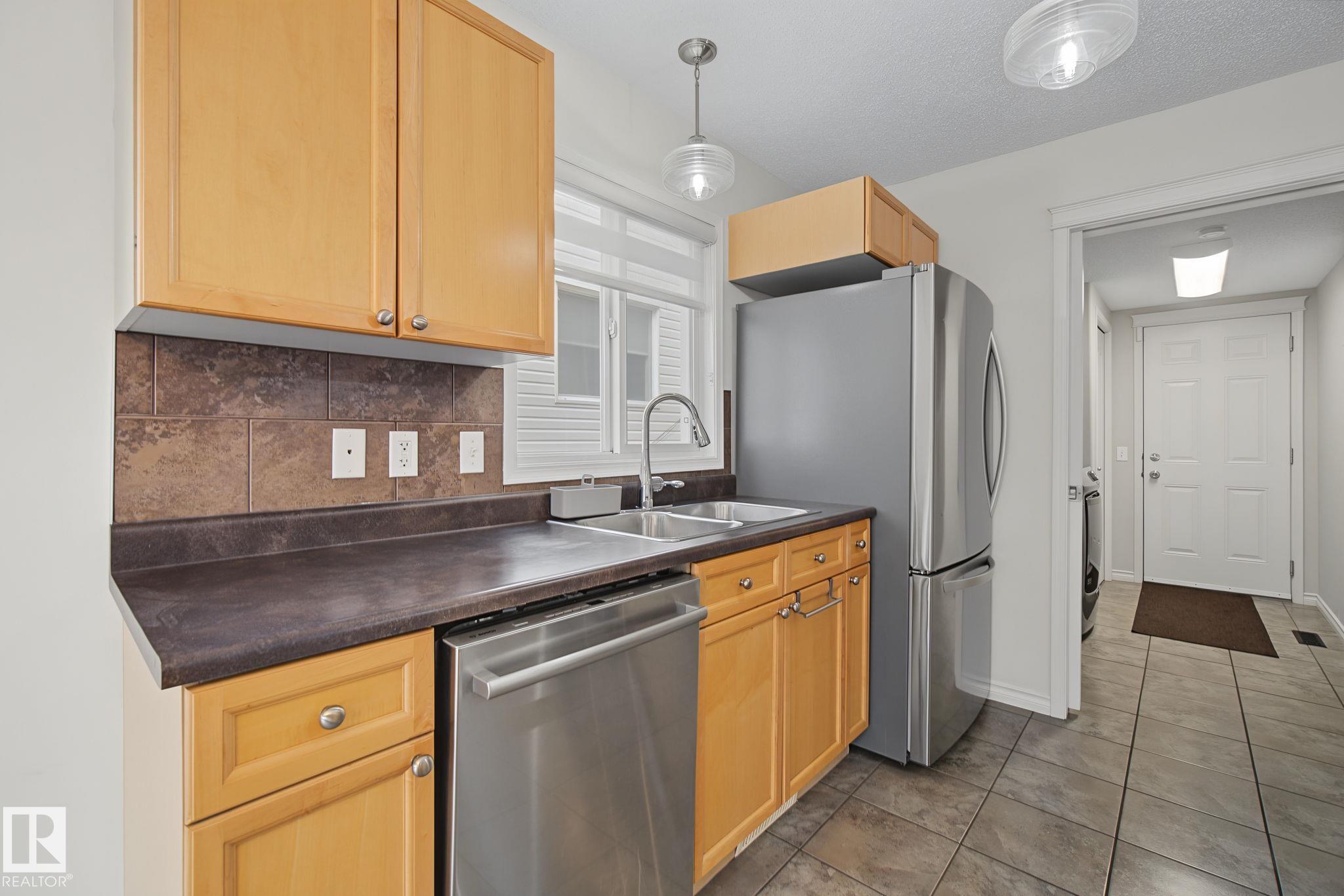 616 61 ST SW