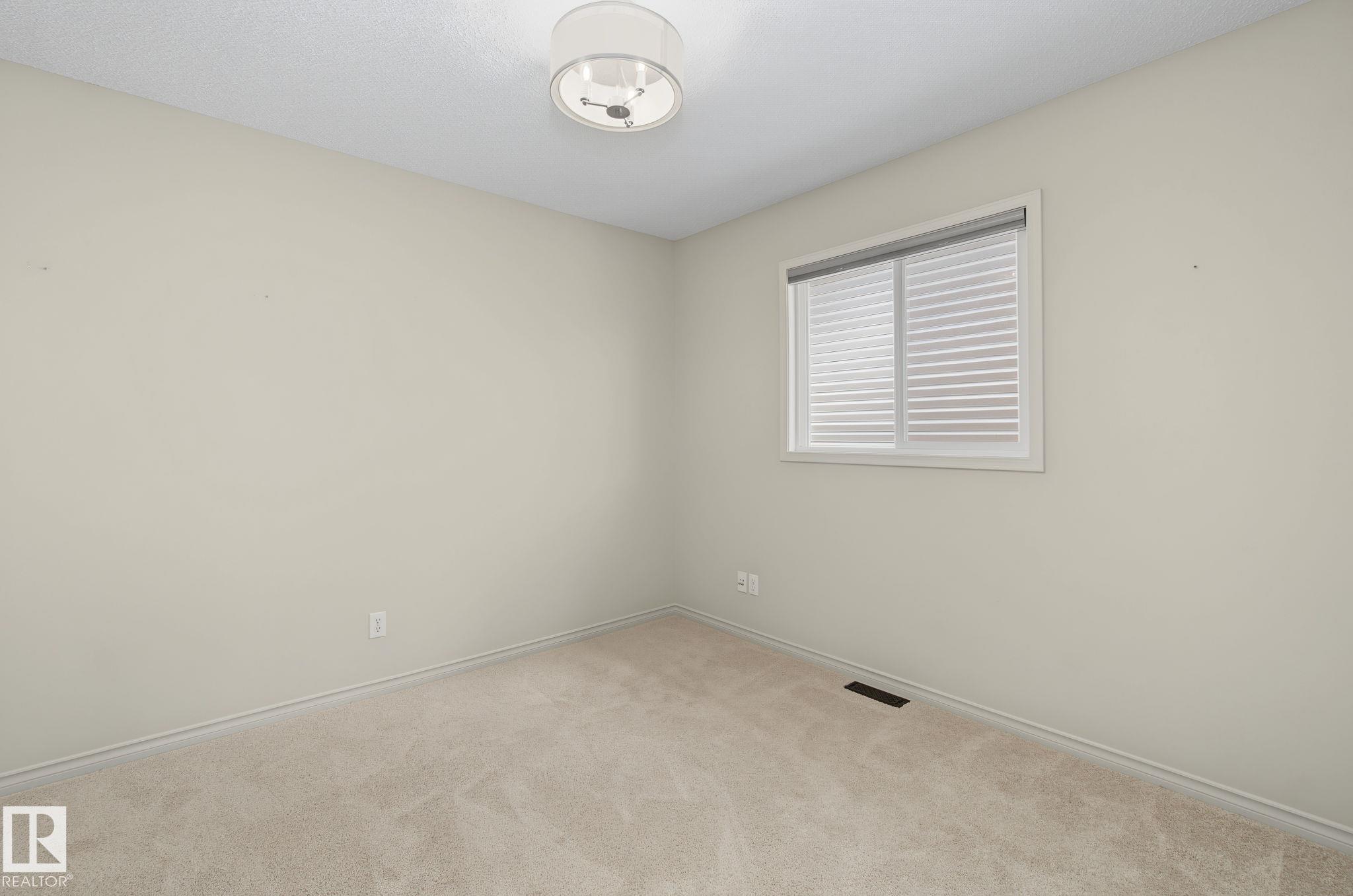 616 61 ST SW
