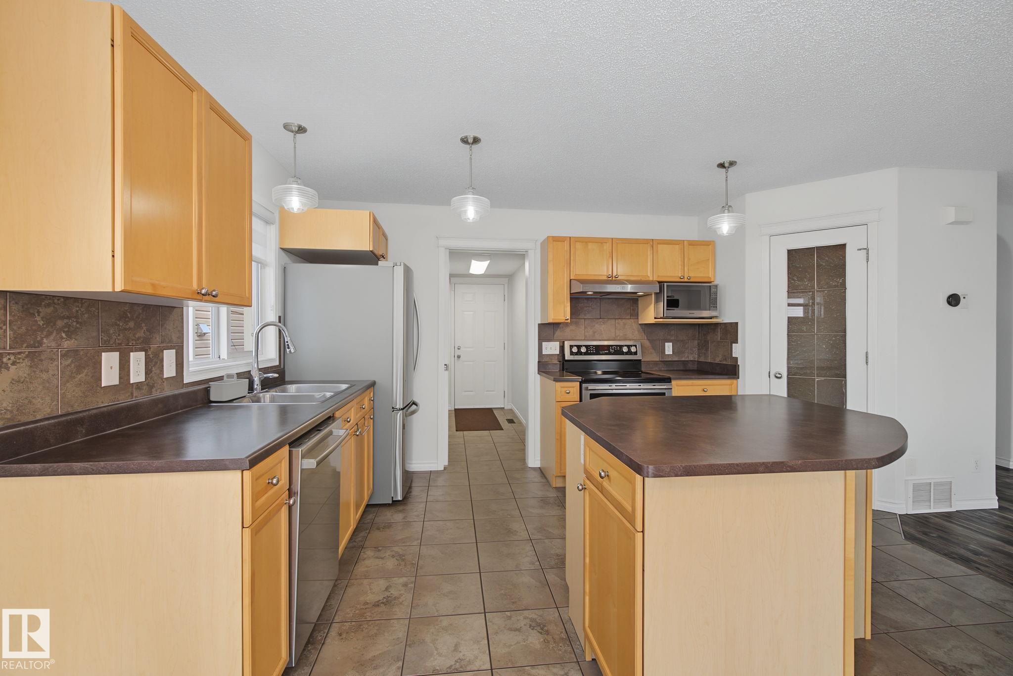 616 61 ST SW