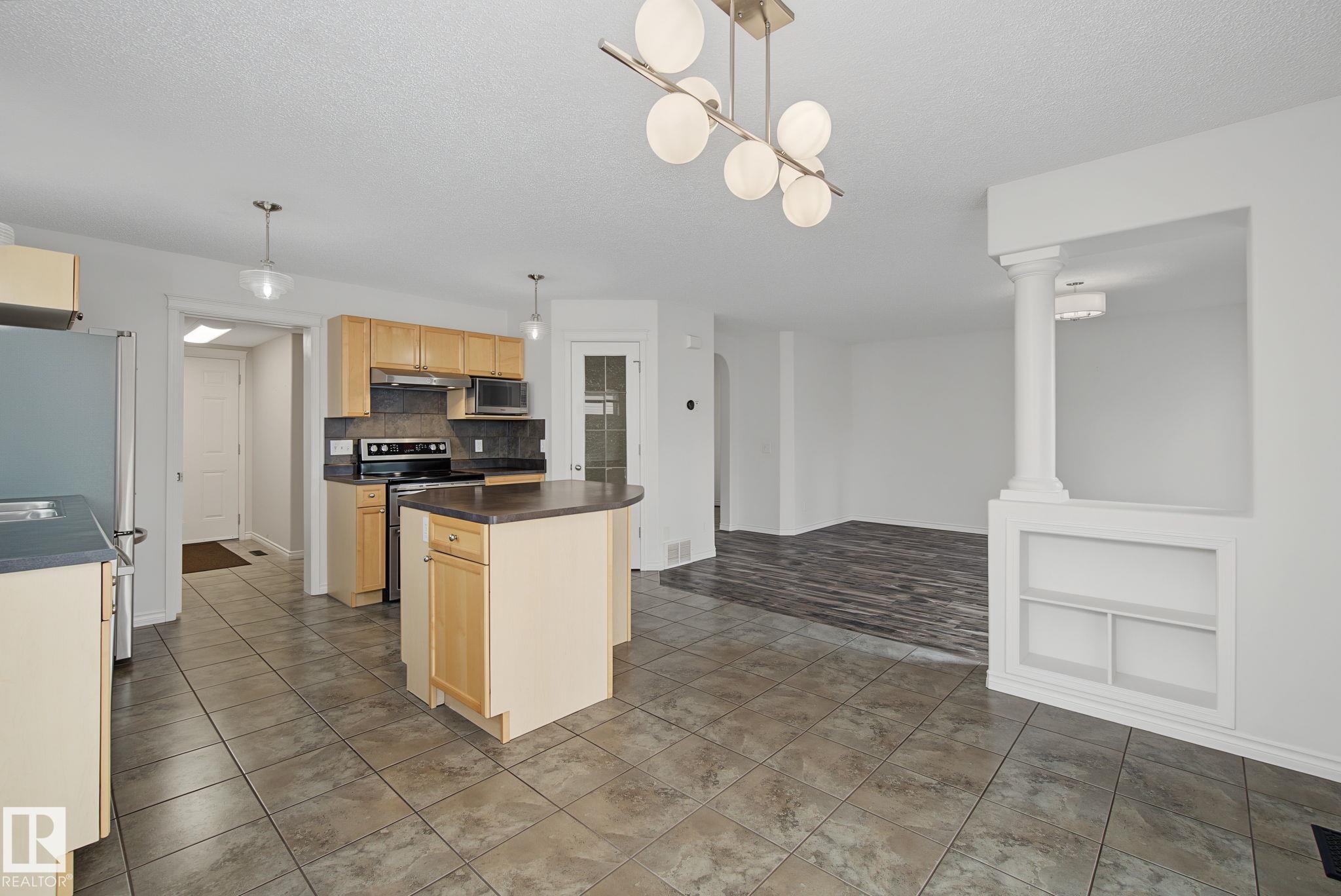 616 61 ST SW