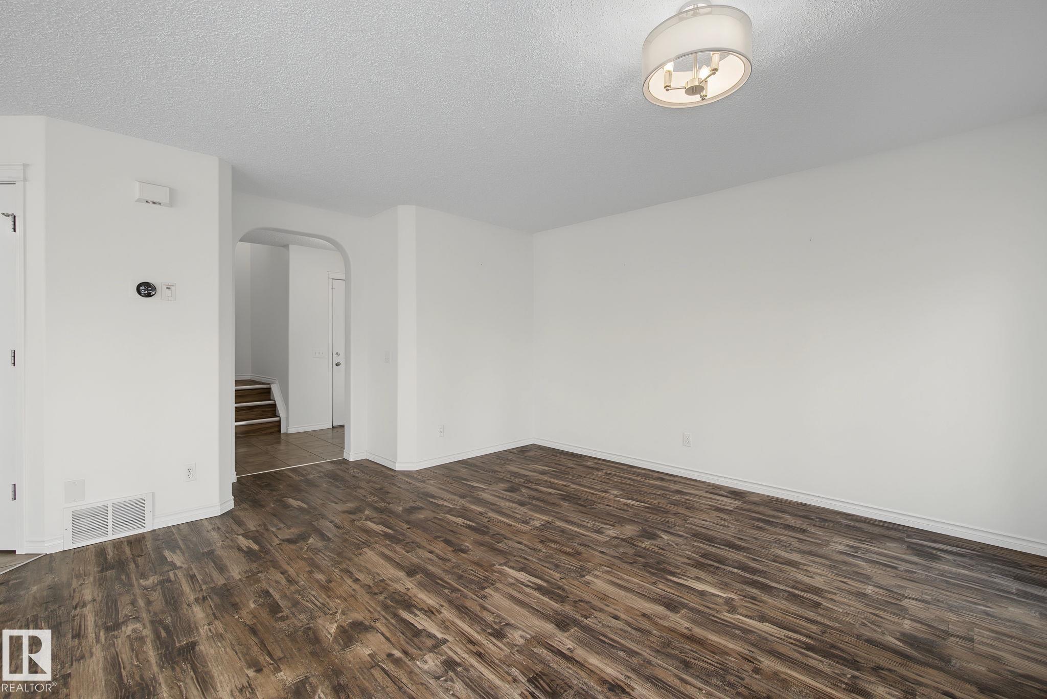 616 61 ST SW