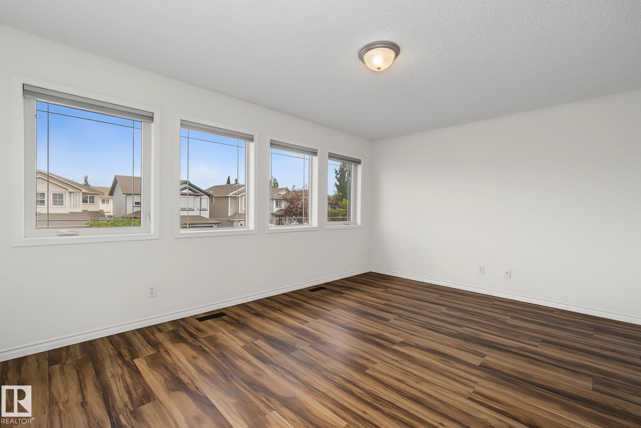 616 61 ST SW