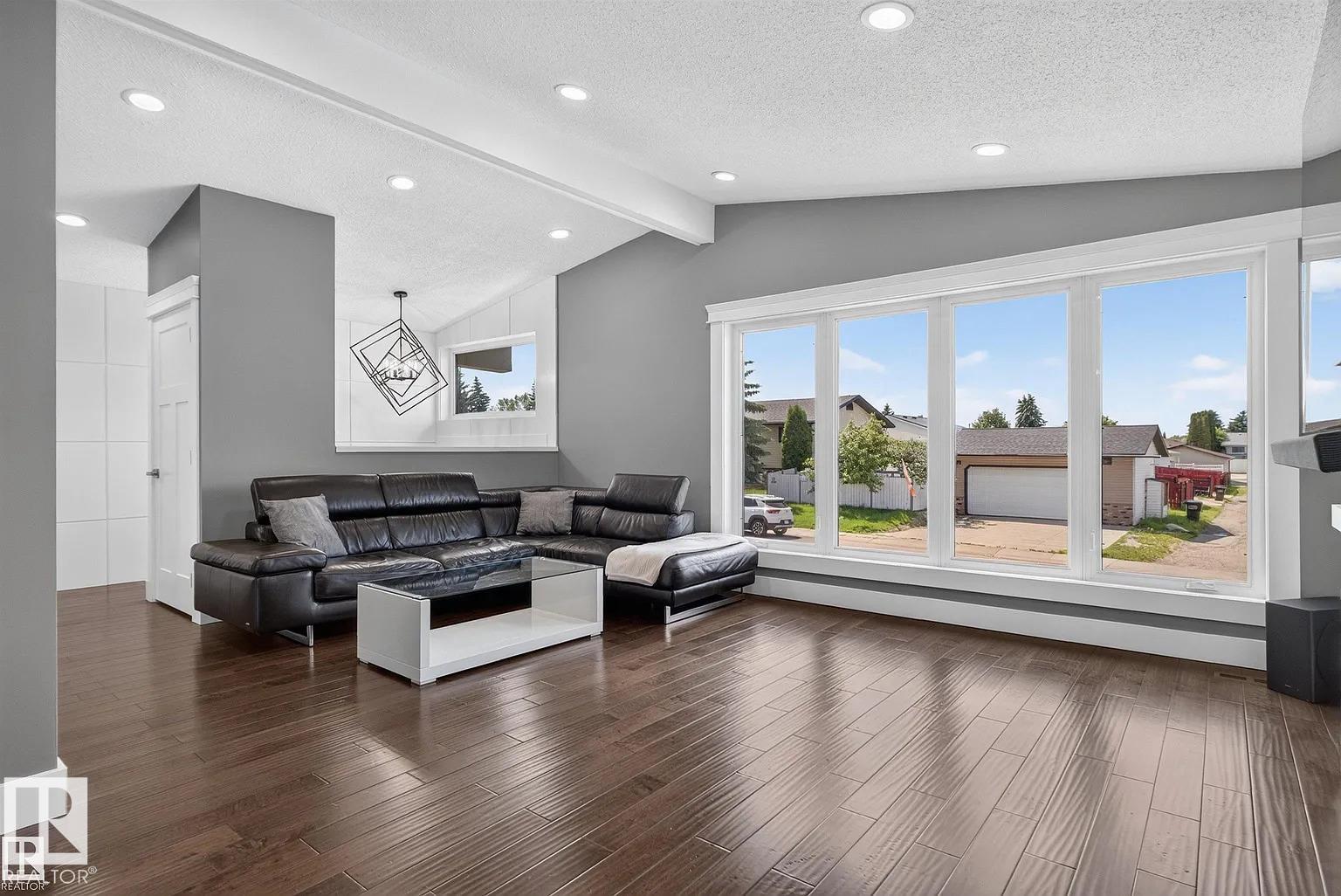 3911 67 ST NW