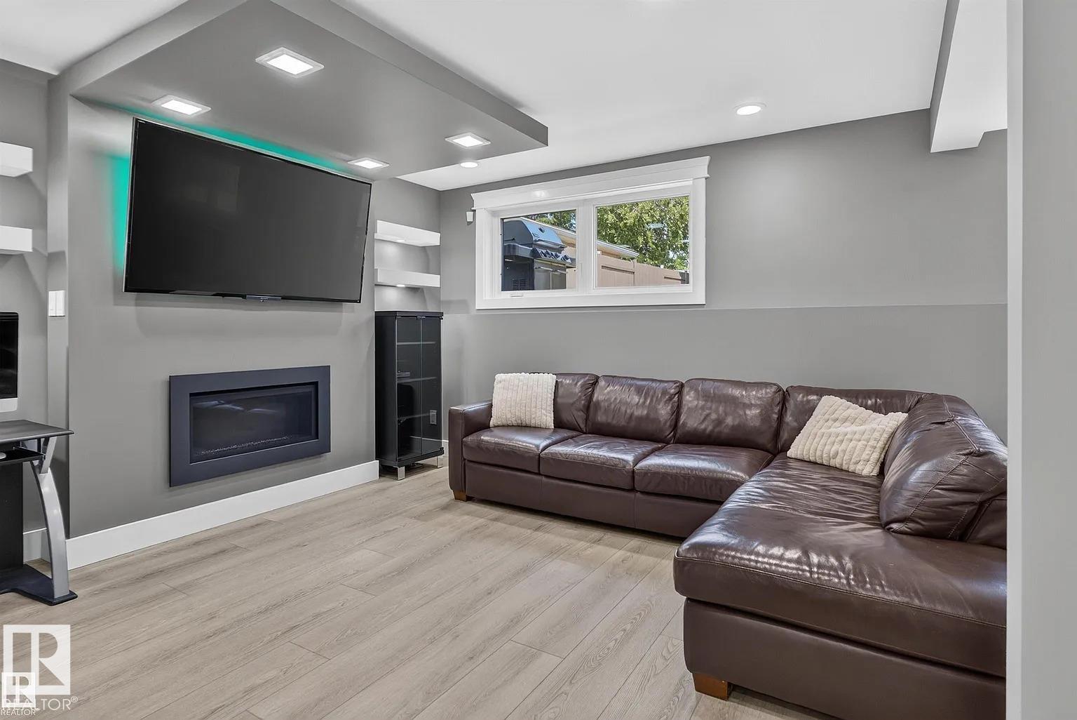 3911 67 ST NW