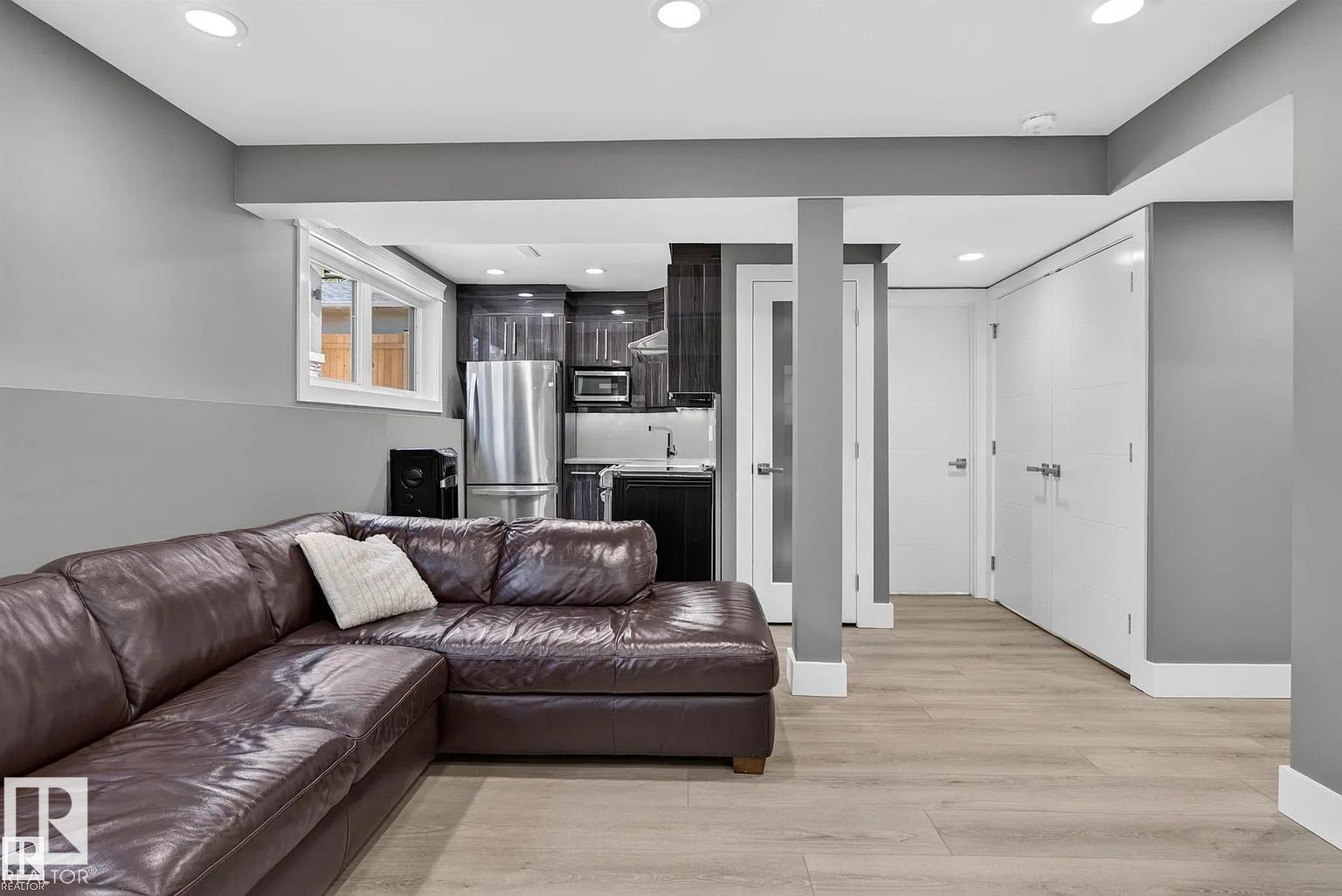 3911 67 ST NW