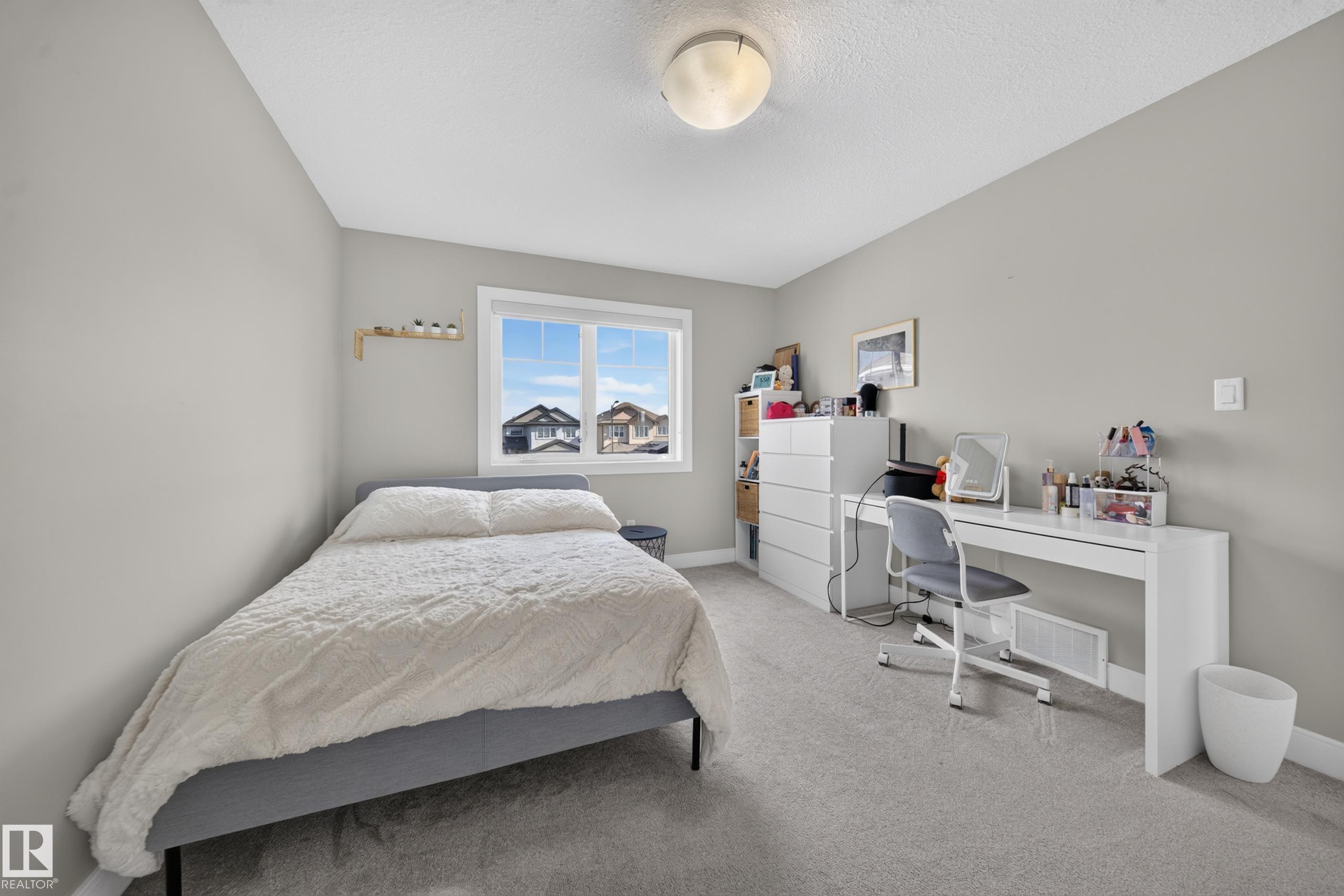 7640 179 AV NW
