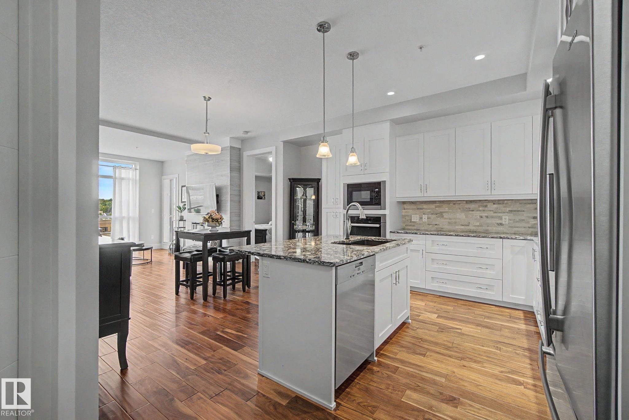 #810 200 BELLEROSE DR
