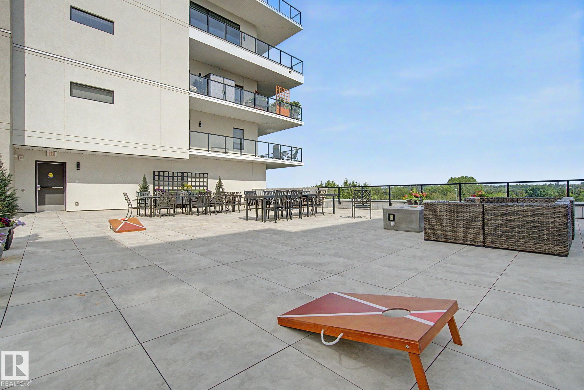 #810 200 BELLEROSE DR