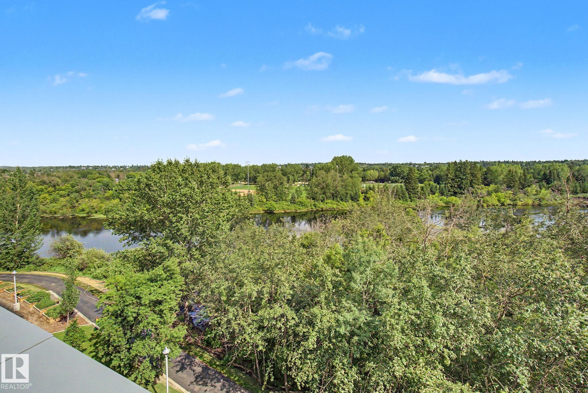 #810 200 BELLEROSE DR