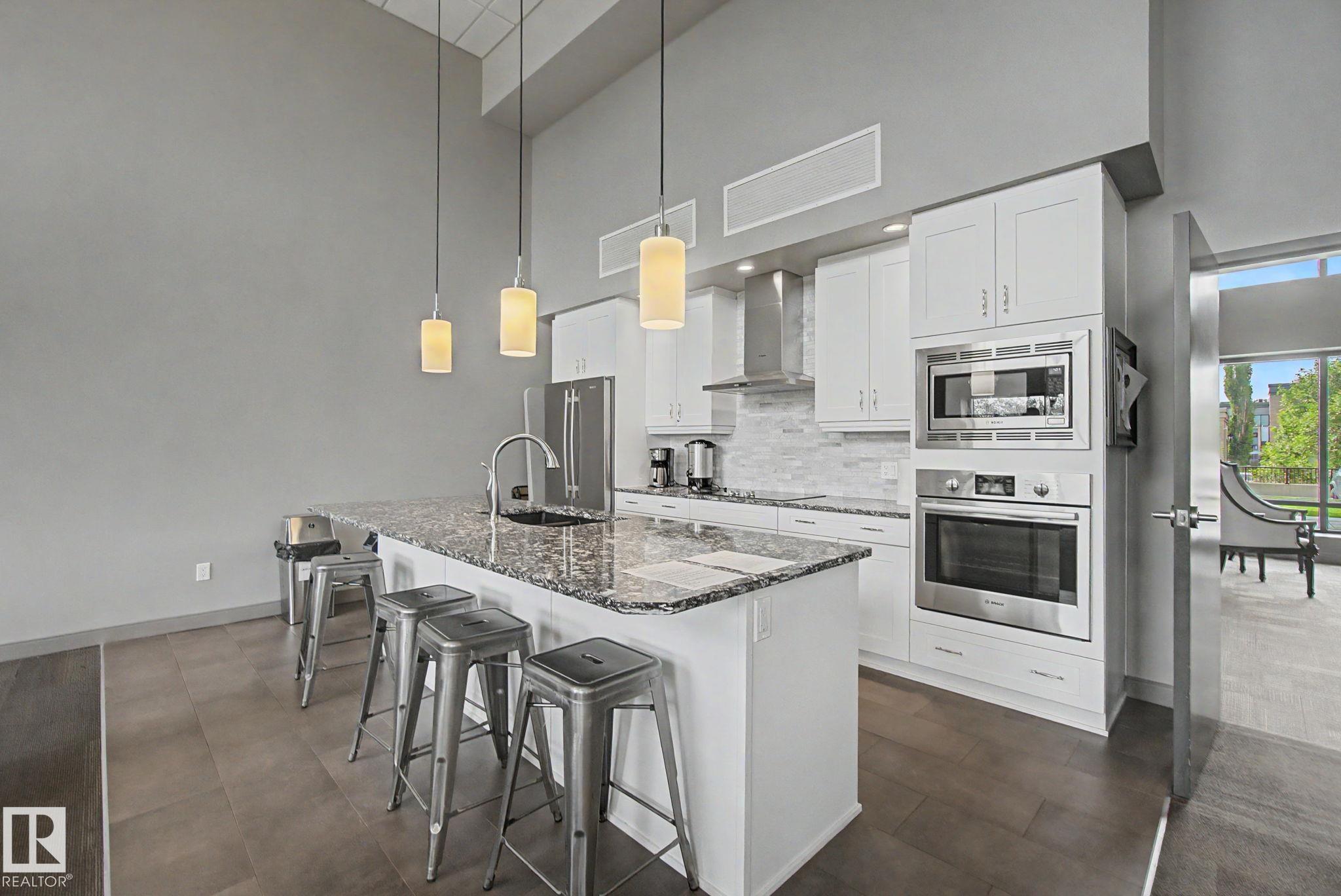#810 200 BELLEROSE DR