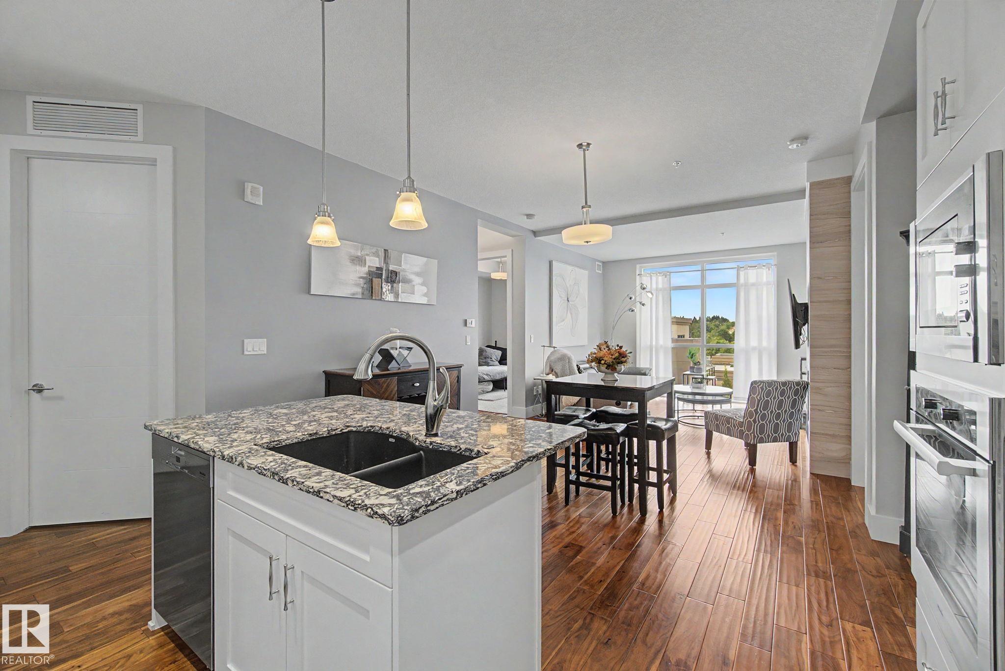 #810 200 BELLEROSE DR