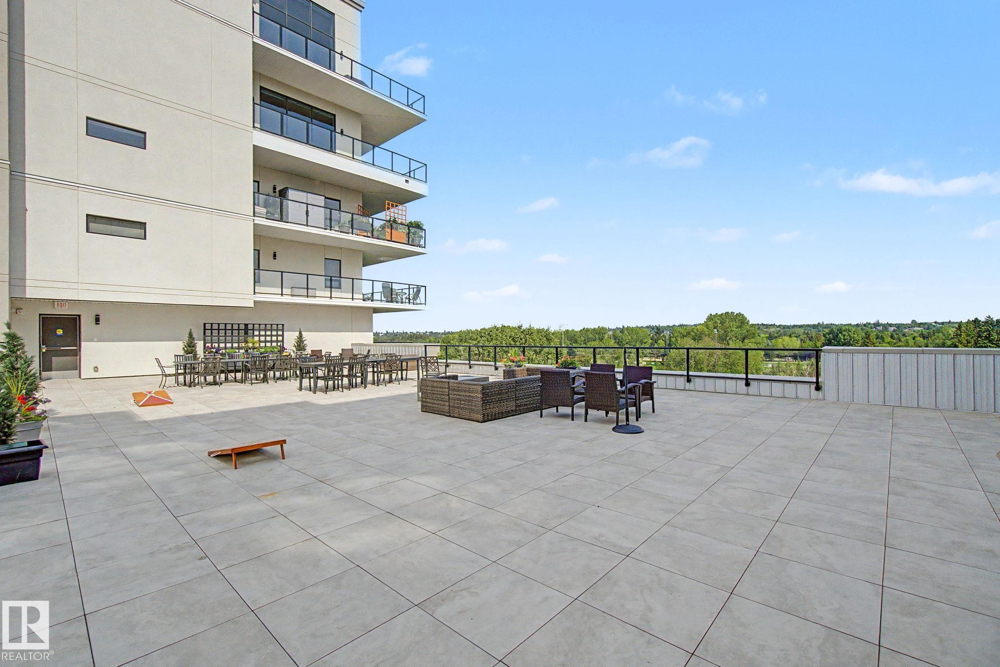 #810 200 BELLEROSE DR
