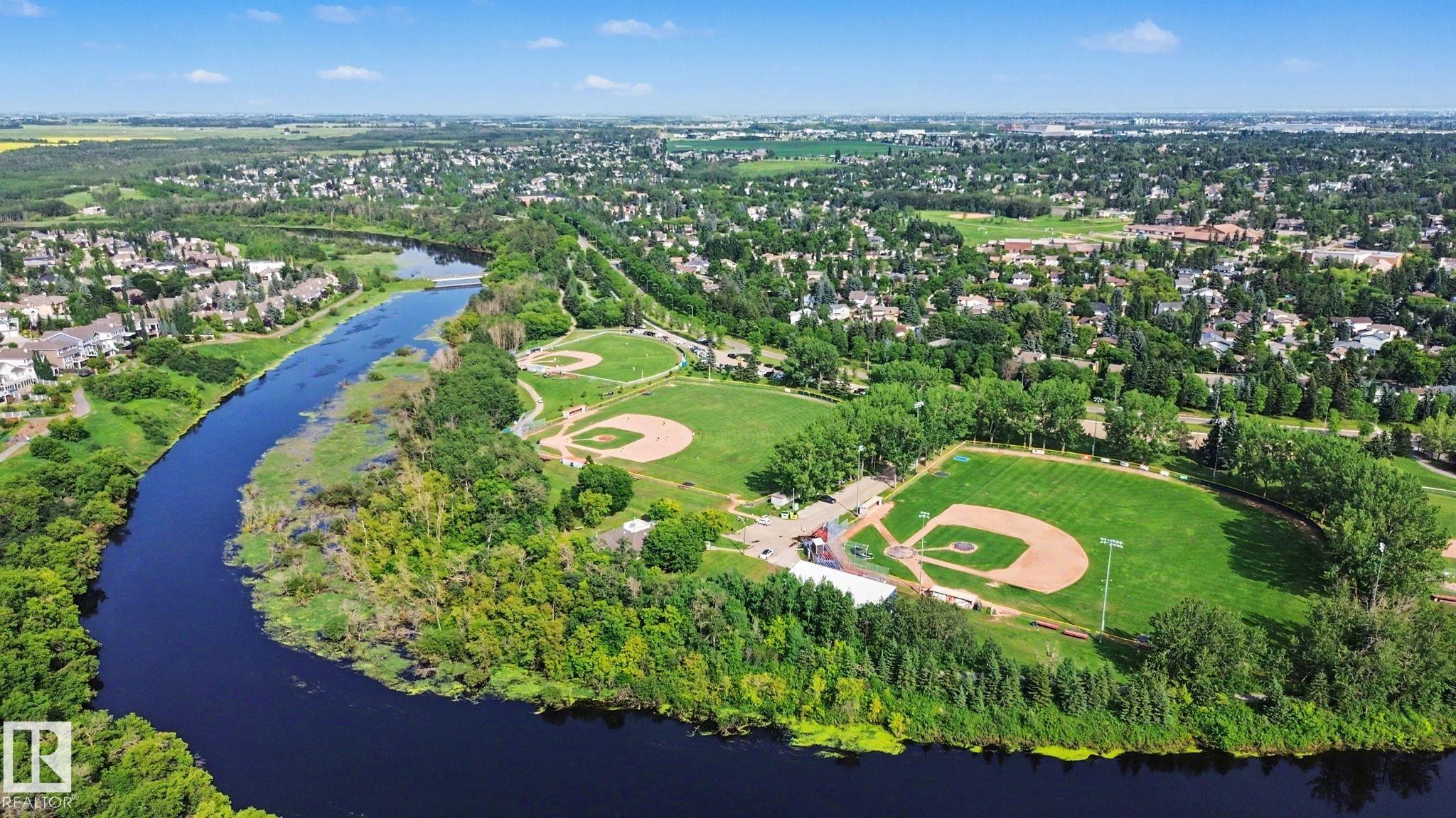 #810 200 BELLEROSE DR